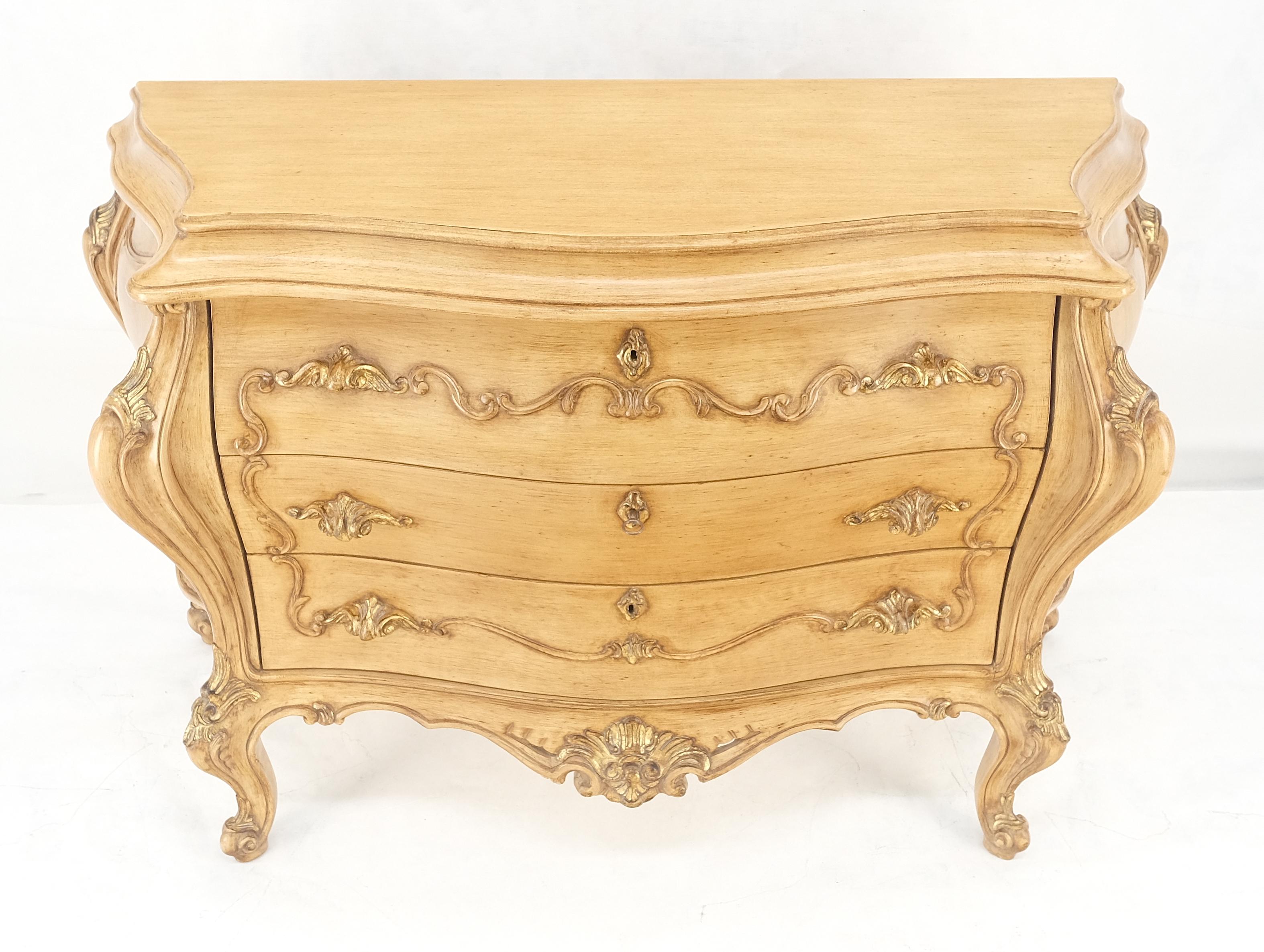 Commode console à 3 tiroirs, décorée de volutes et peinte à la française, style Bombay MINT