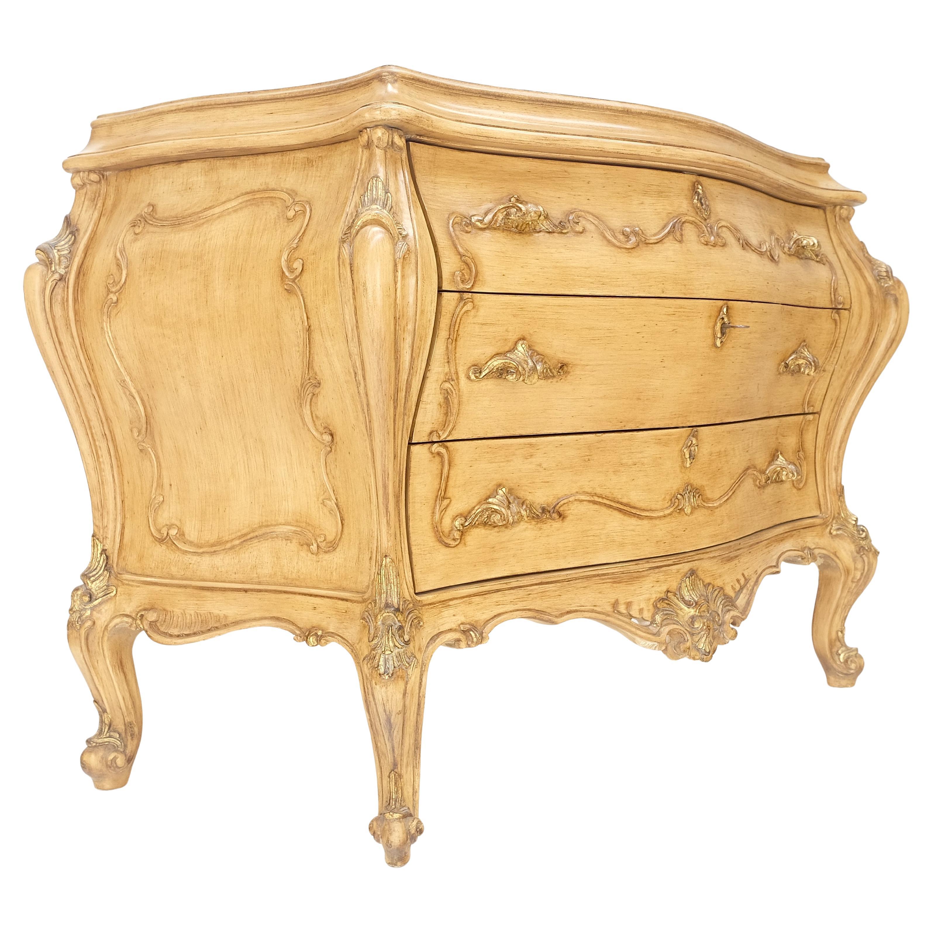 Console à 3 tiroirs de style Bombay peinte et décorée de volutes sculptées