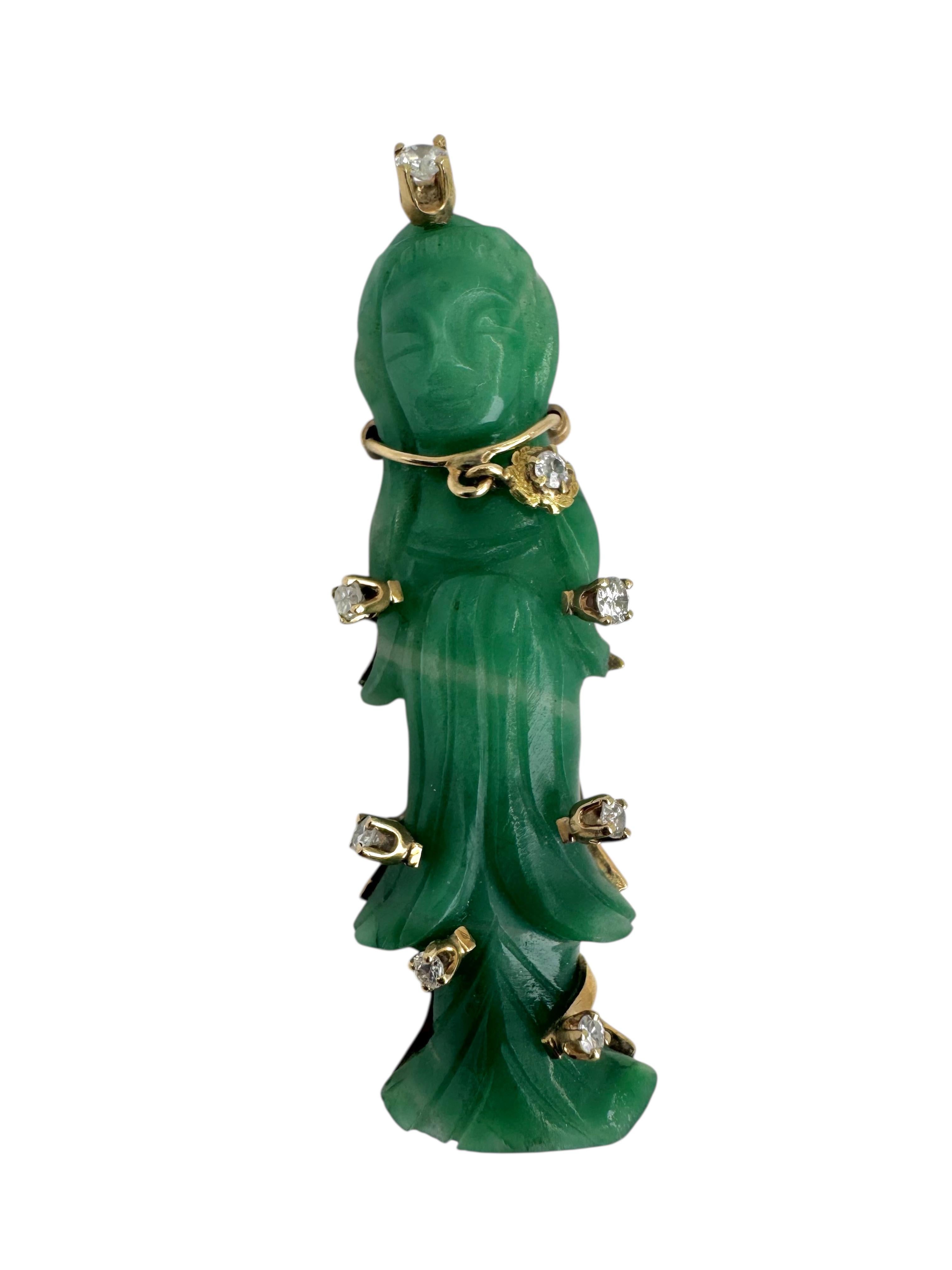 Alfiler Figura Serpentina Tallada con Detalles de Diamantes en Oro de 14K en Excelente estado para la venta en Great Neck Plaza, NY