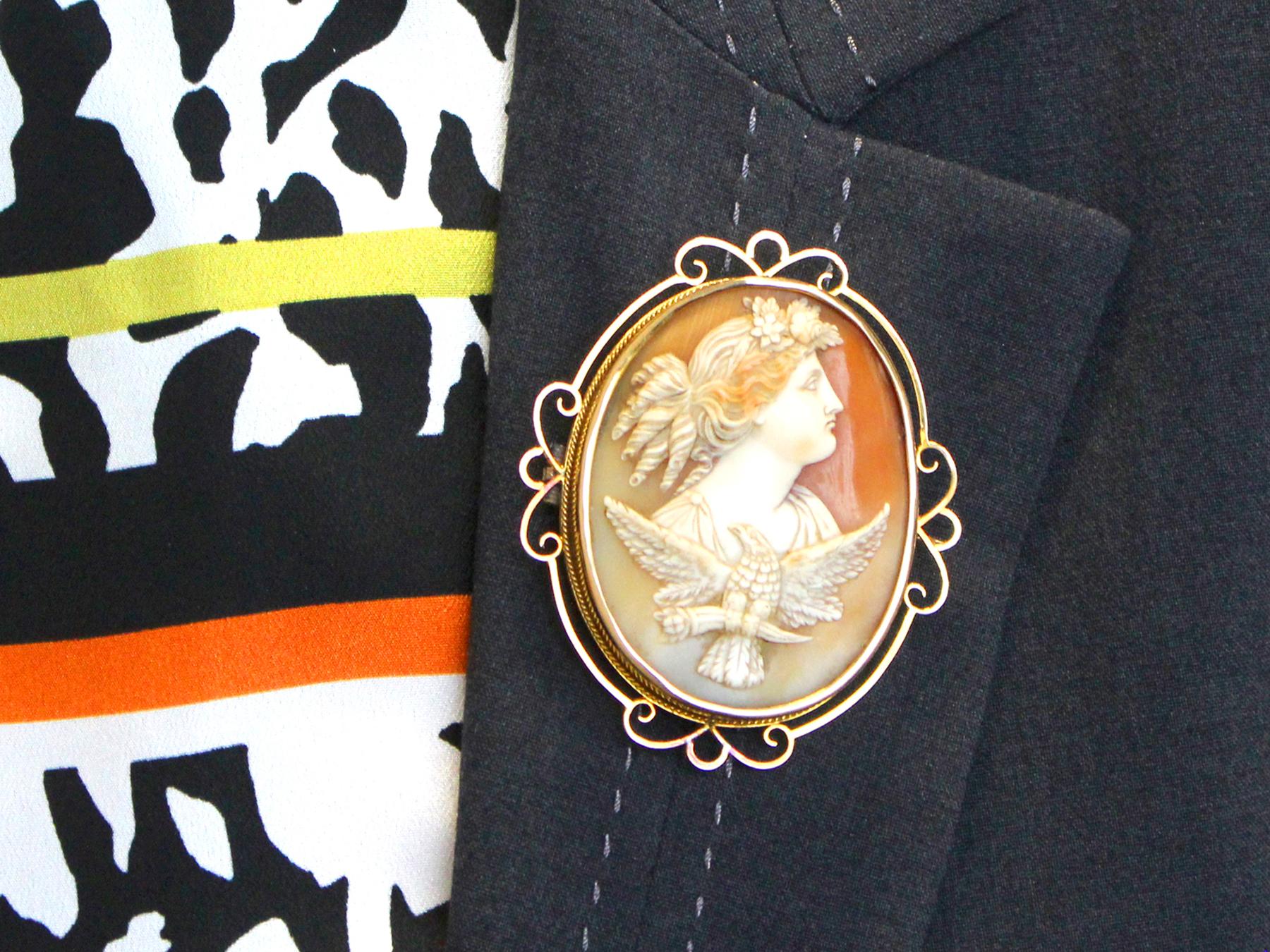 Victorian Carved Shell and Yellow Gold Cameo Brooch For Sale 2
