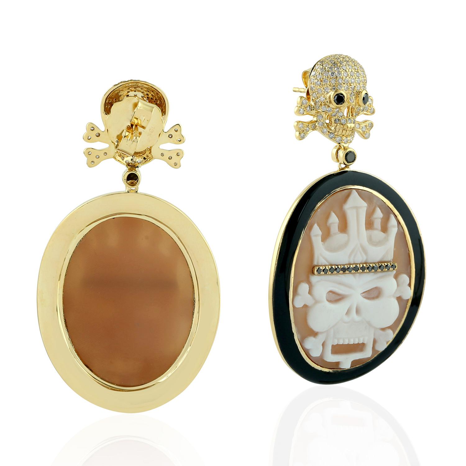 Art Deco Carved Shell Cameo & Enamel Dangle Earring with Skull in 18k Gold For Sale
