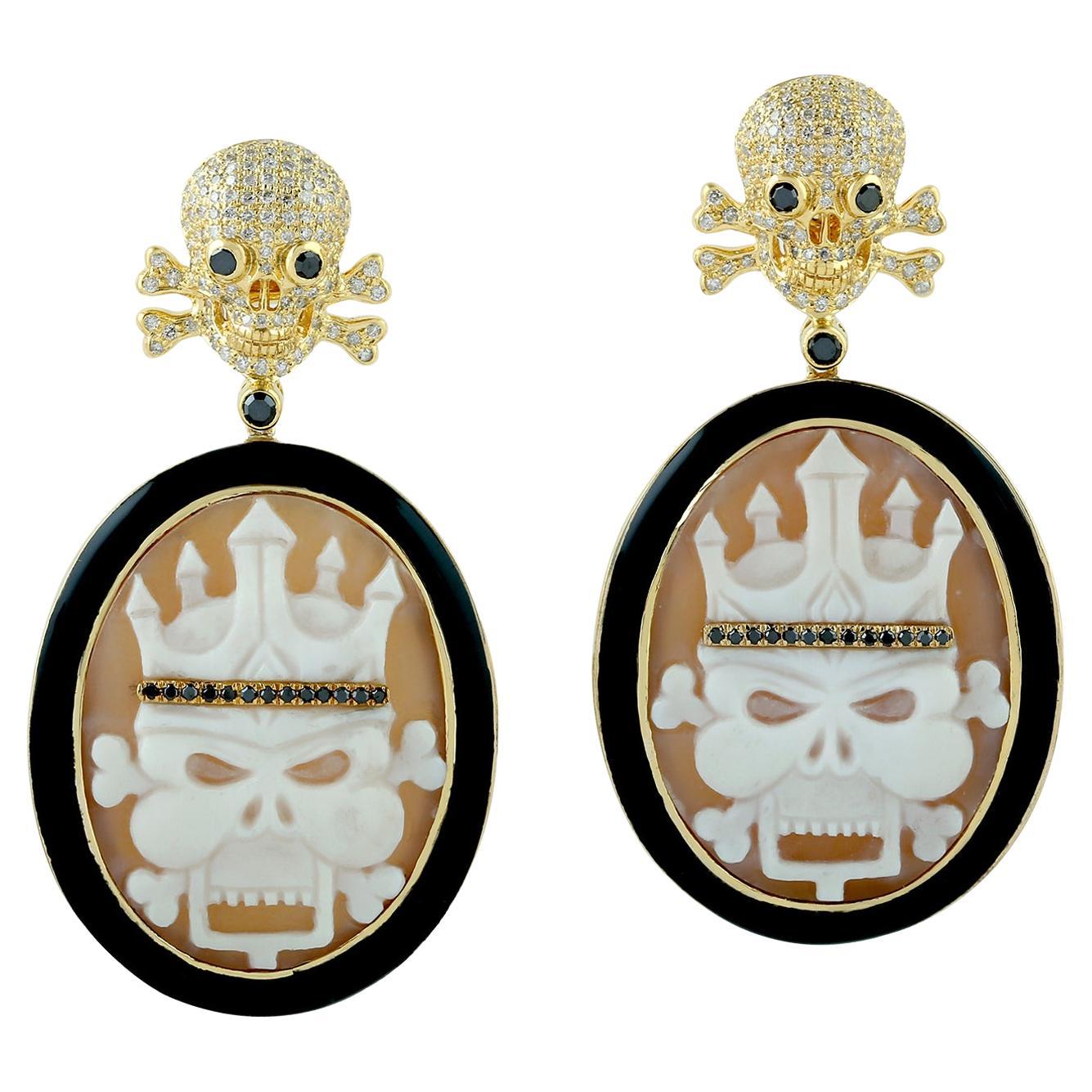 Carved Shell Cameo & Enamel Dangle Earring with Skull in 18k Gold For Sale