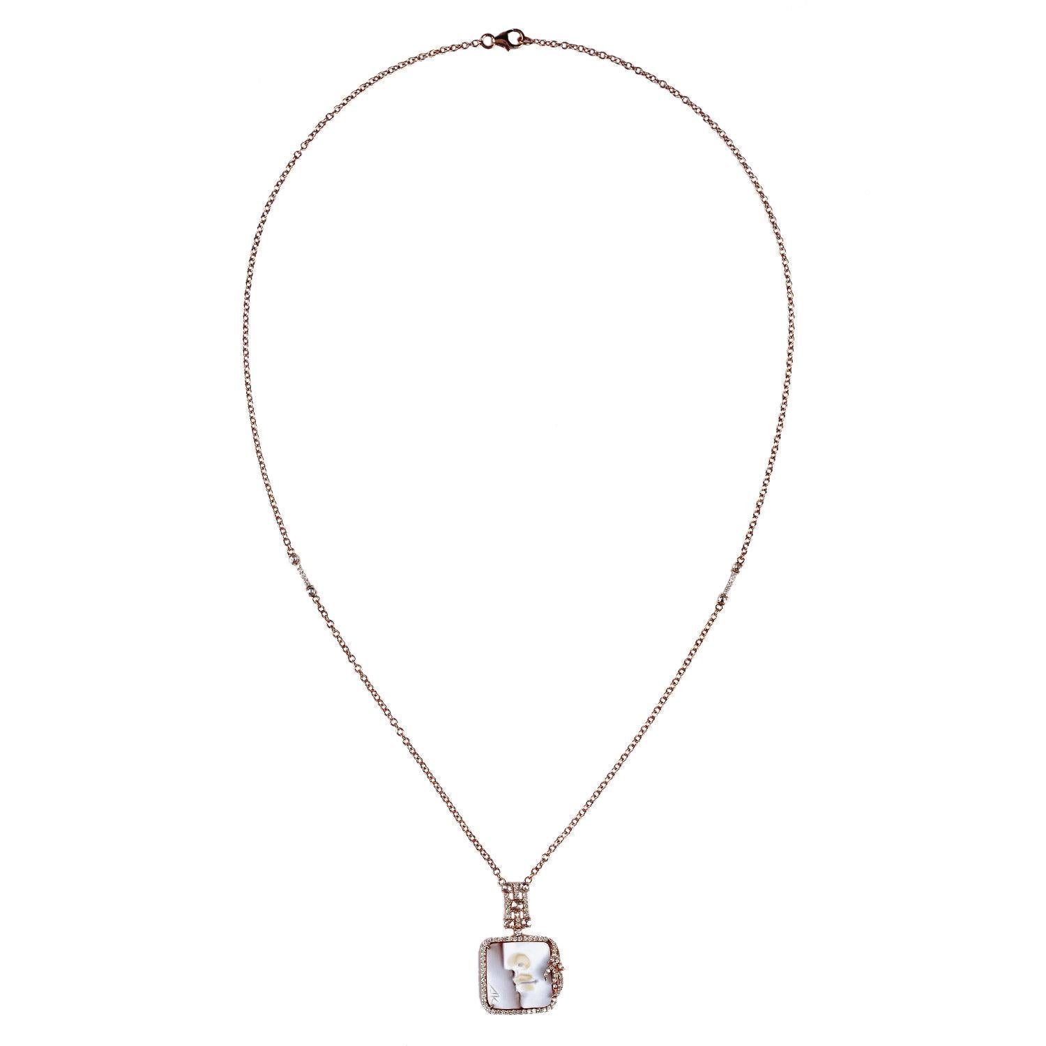 Geschnitzte Muschelkamee Matinee-Halskette mit Diamanten aus 18 Karat Roségold (Gemischter Schliff) im Angebot
