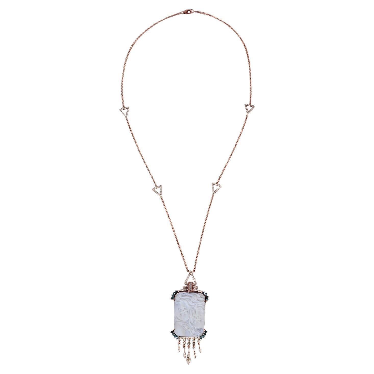 Geschnitzte Muschelkamee-Halskette mit mehrfarbigen Diamanten aus 18 Karat Roségold im Angebot