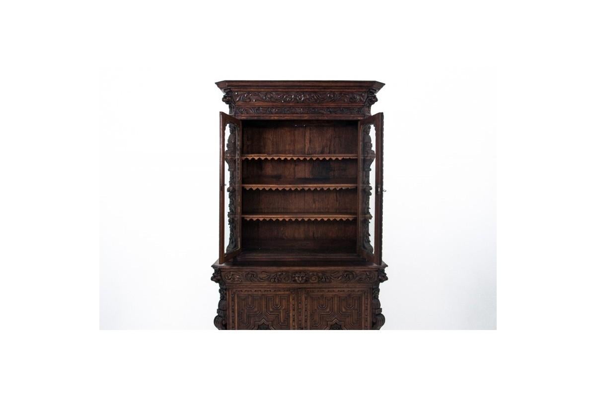 Credenza intagliata, Francia, 1880 circa.

Wood: Oak

Dimensioni: altezza: 242 cm, larghezza: 132 cm, profondità: 54 cm.