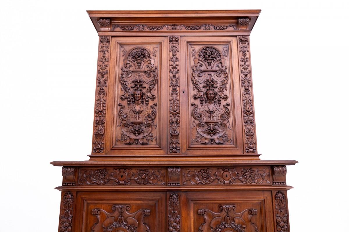 Carved sideboard, France, ca. 1870.

Very good condition.

Wood: walnut

Dimensions: height 232 cm width 165 cm depth 62 cm