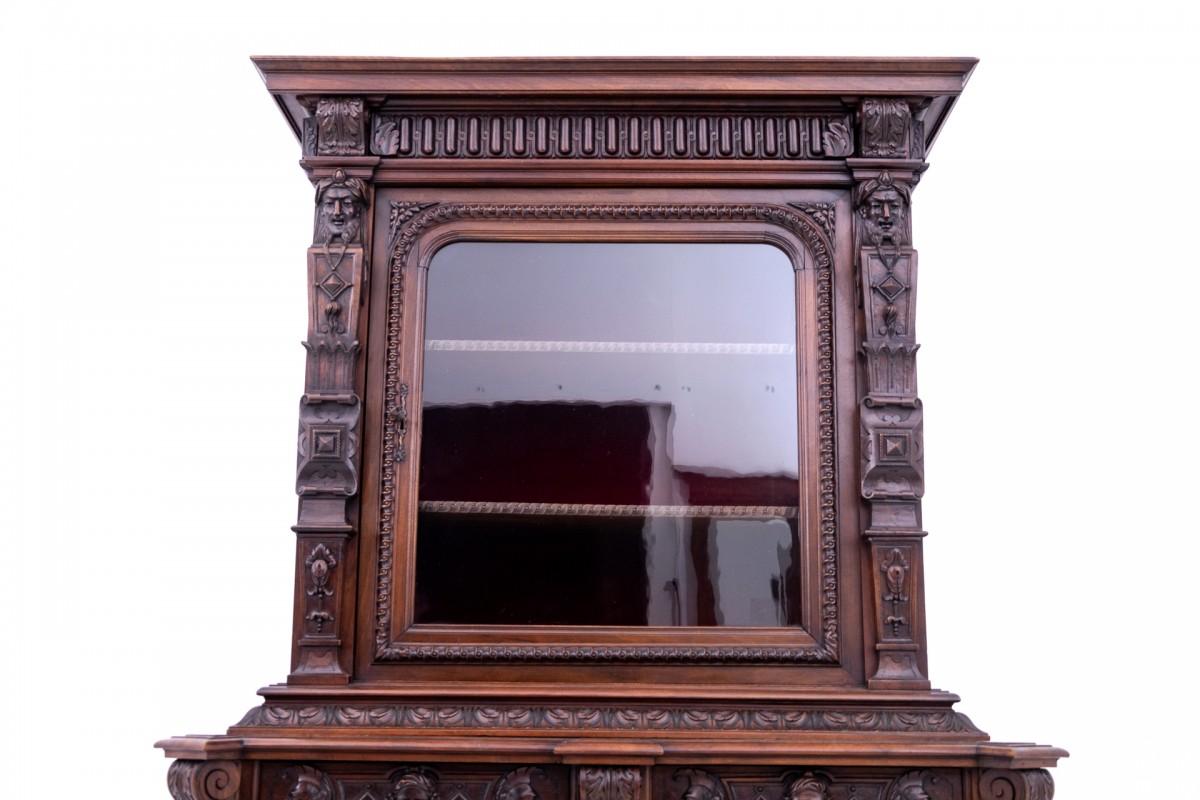 Geschnitztes Sideboard, Frankreich, ca. 1880.

Sehr guter Zustand.

Holz: Walnuss

Abmessungen: Höhe: 220 cm Breite: 140 cm Tiefe: 62 cm