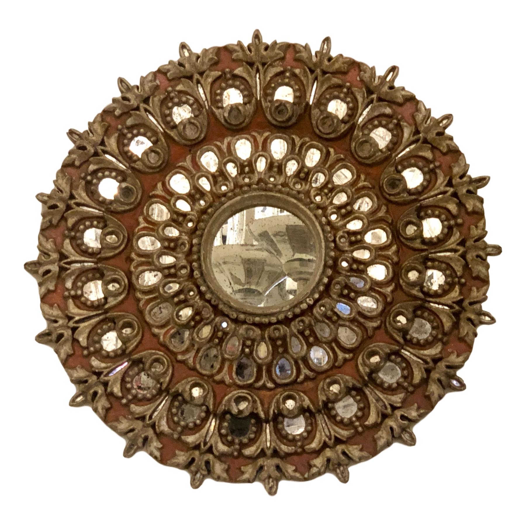 Carved Silver-Leafed Wood Sunburst Mirror In Good Condition For Sale In New York, NY