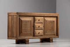 Geschnitztes Sideboard aus massiver Eiche, Frankreich, 1940er Jahre