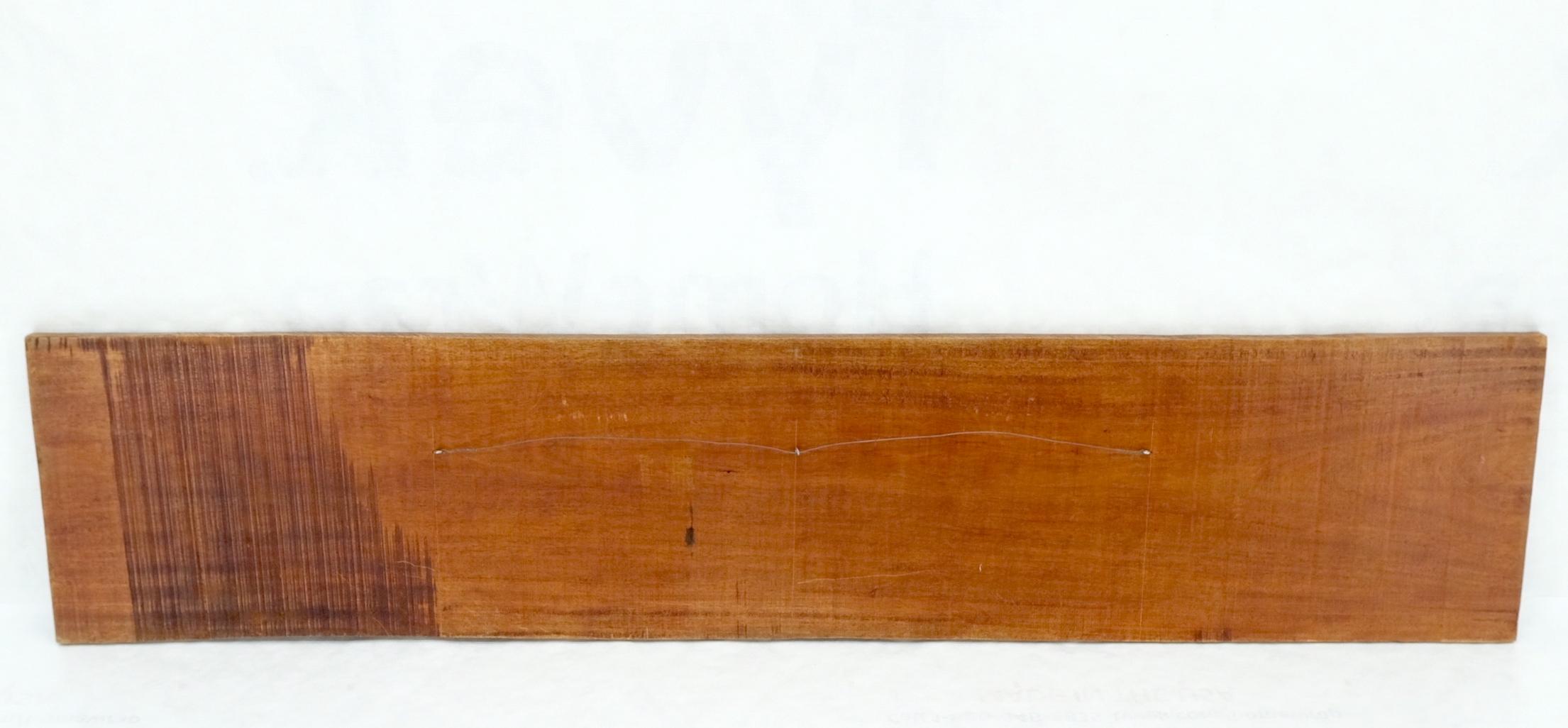 Geschnitzte, lange, rechteckige Wandtafel aus massivem Teakholz mit Relief, die einen Dorfbewohner darstellt im Angebot 7
