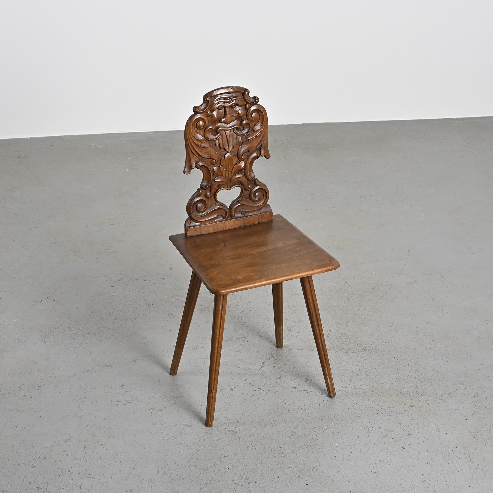 Carved solid wood escabelle, Swiss Alps, circa 1950 For Sale 2