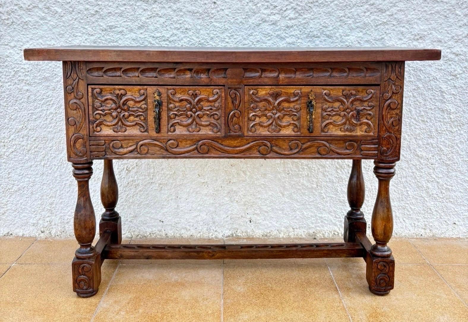 Carved Spanish Console in Renaissance Style, Early 20th Century Renacimiento renacentista en venta