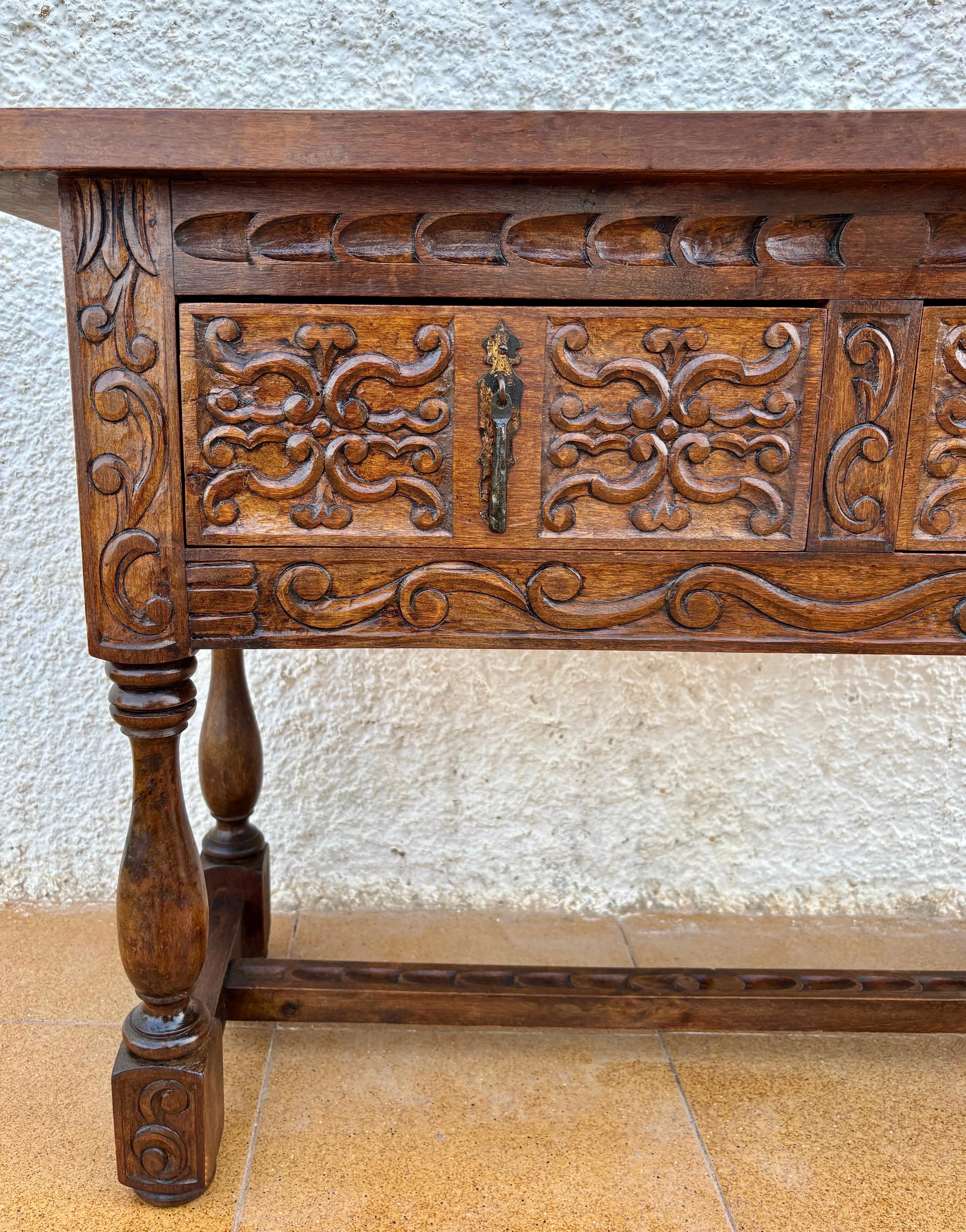Carved Spanish Console in Renaissance Style, Early 20th Century en Bueno estado para la venta en BÉTERA, ES