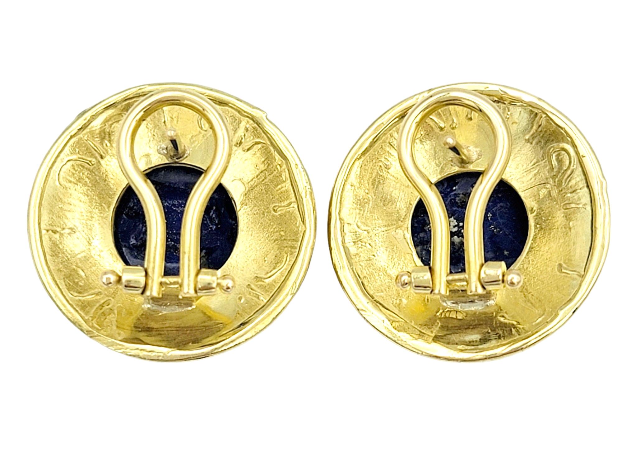 Carved Spartan Blue Lapis Lazuli Round Stud Earrings Set in 18 Karat Yellow Gold In Good Condition For Sale In Scottsdale, AZ