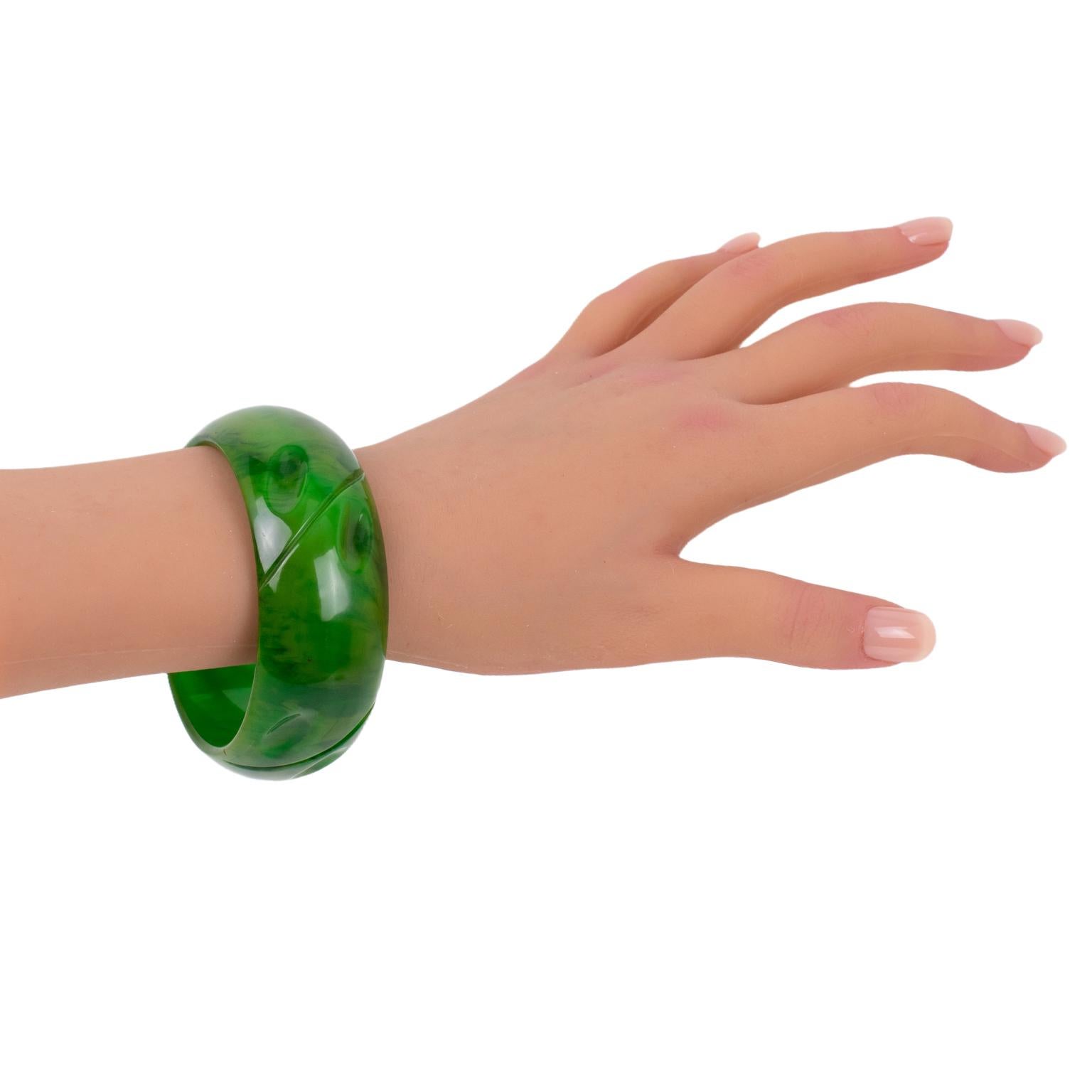 Carved Spinach Swirl Bakelite Bracelet Bangle For Sale 3