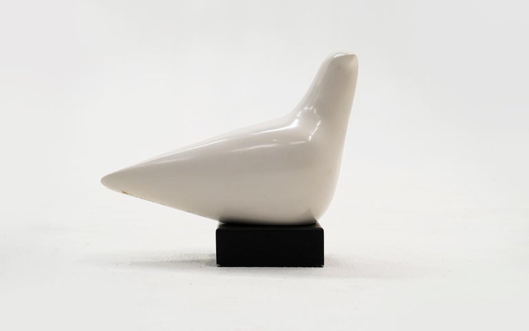 Table top peace dove sculpture in carved stone by Cleo Hartwig, 1960s. Etched signature, C. Hartwig. No chips, cracks or repairs. A fine example of this design.