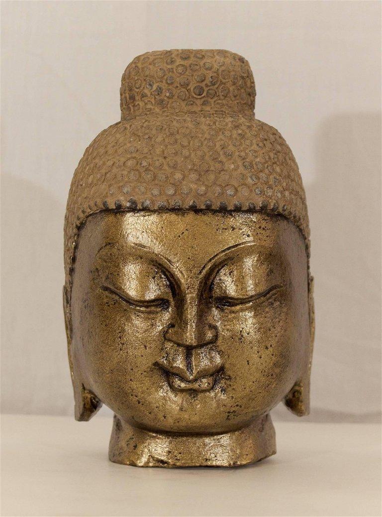 Excellent Buddha head of carved stone with recently gilt face.
Uncertain age of creation, no later than early 20th century.
