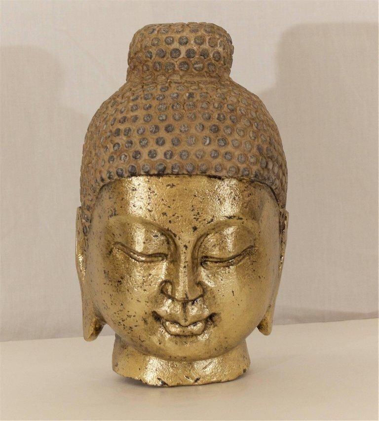Excellent Buddha head of carved stone with recently gilt face.
Uncertain age of creation, no later than early 20th century.