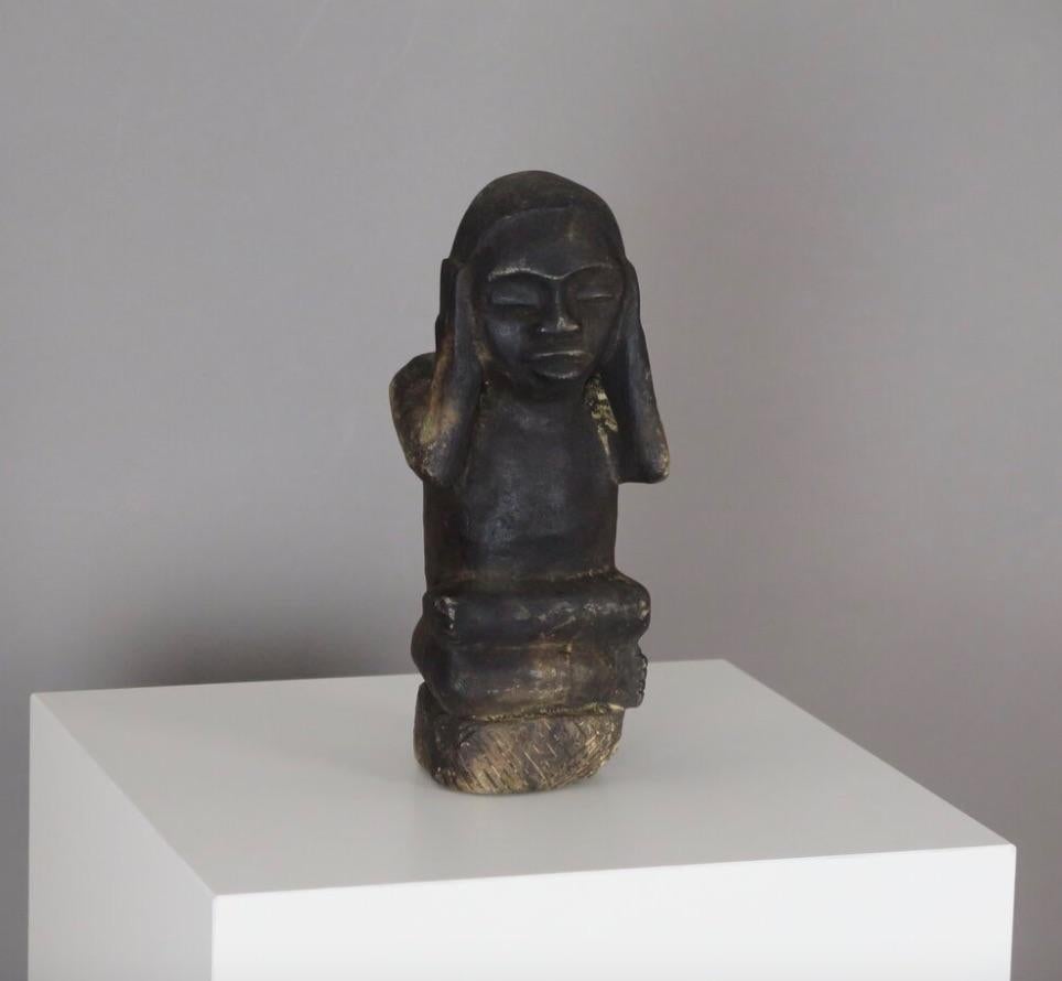 Congolais Sculpture « Hear No Evil » en pierre sculptée en vente