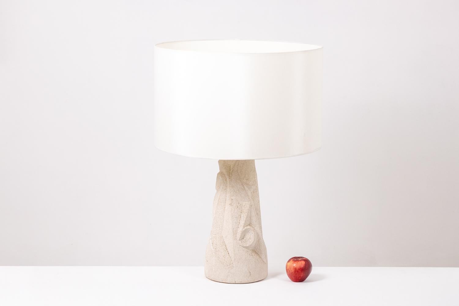 Lampada in pietra intagliata. 1970s. In condizioni ottime in vendita a Saint-Ouen, FR