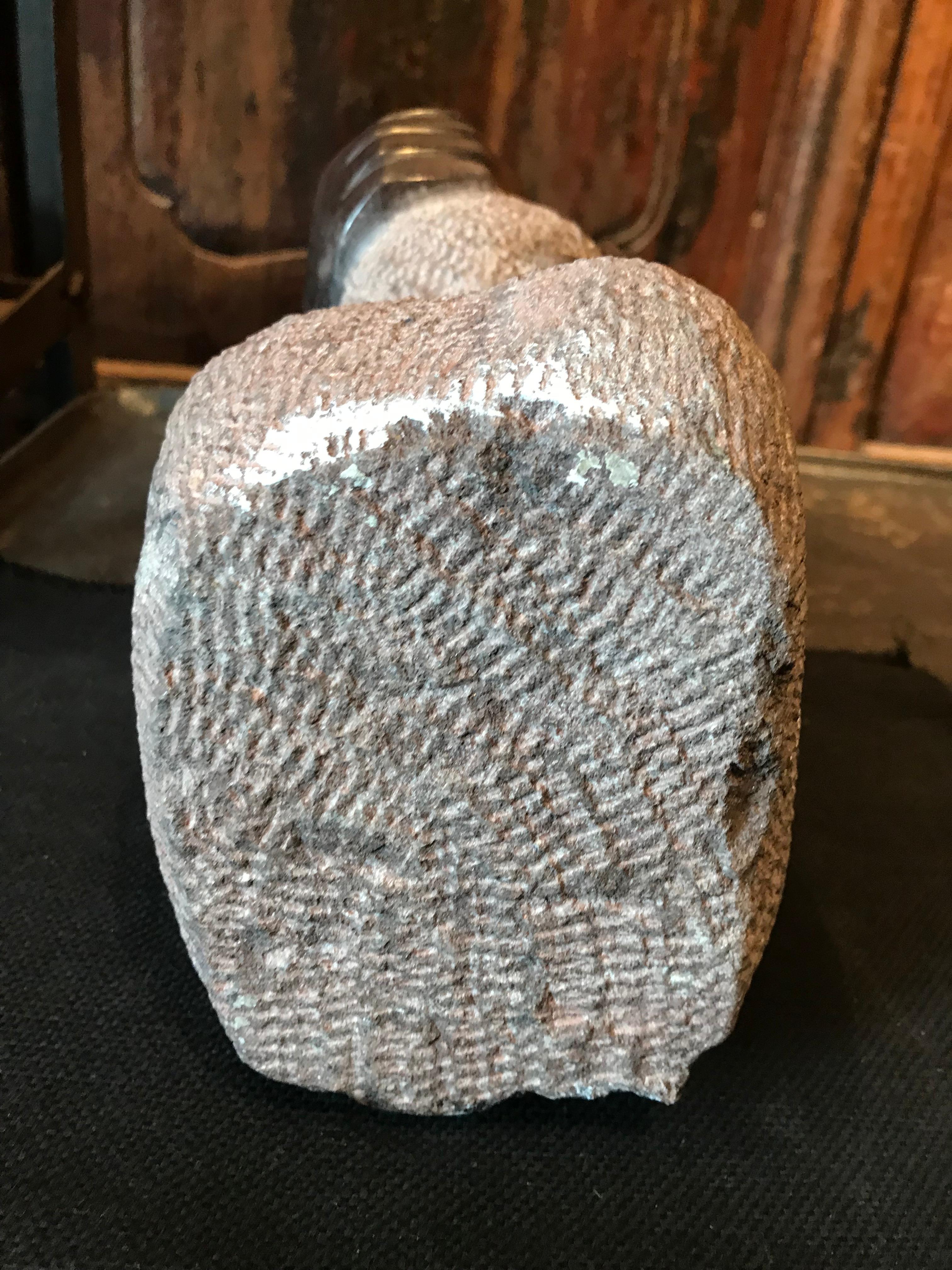 Geschnitzte Shona-Skulptur aus Stein, „Mutter und Kind“ 9
