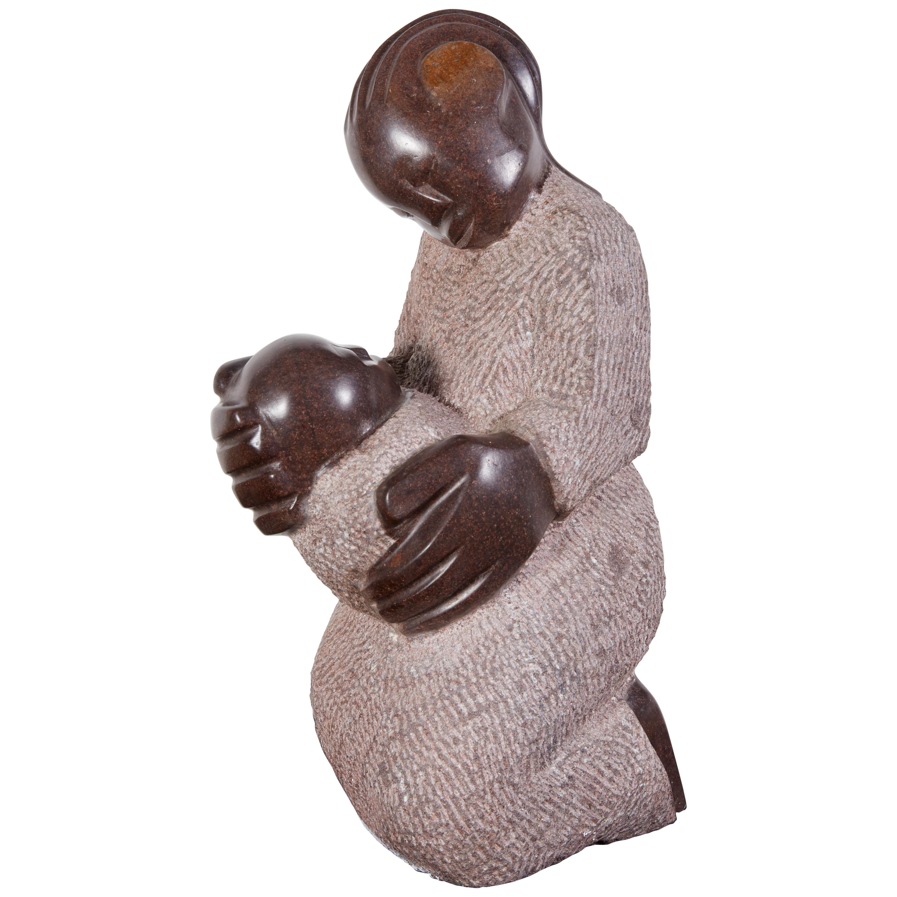 Geschnitzte Shona-Skulptur aus Stein, „Mutter und Kind“