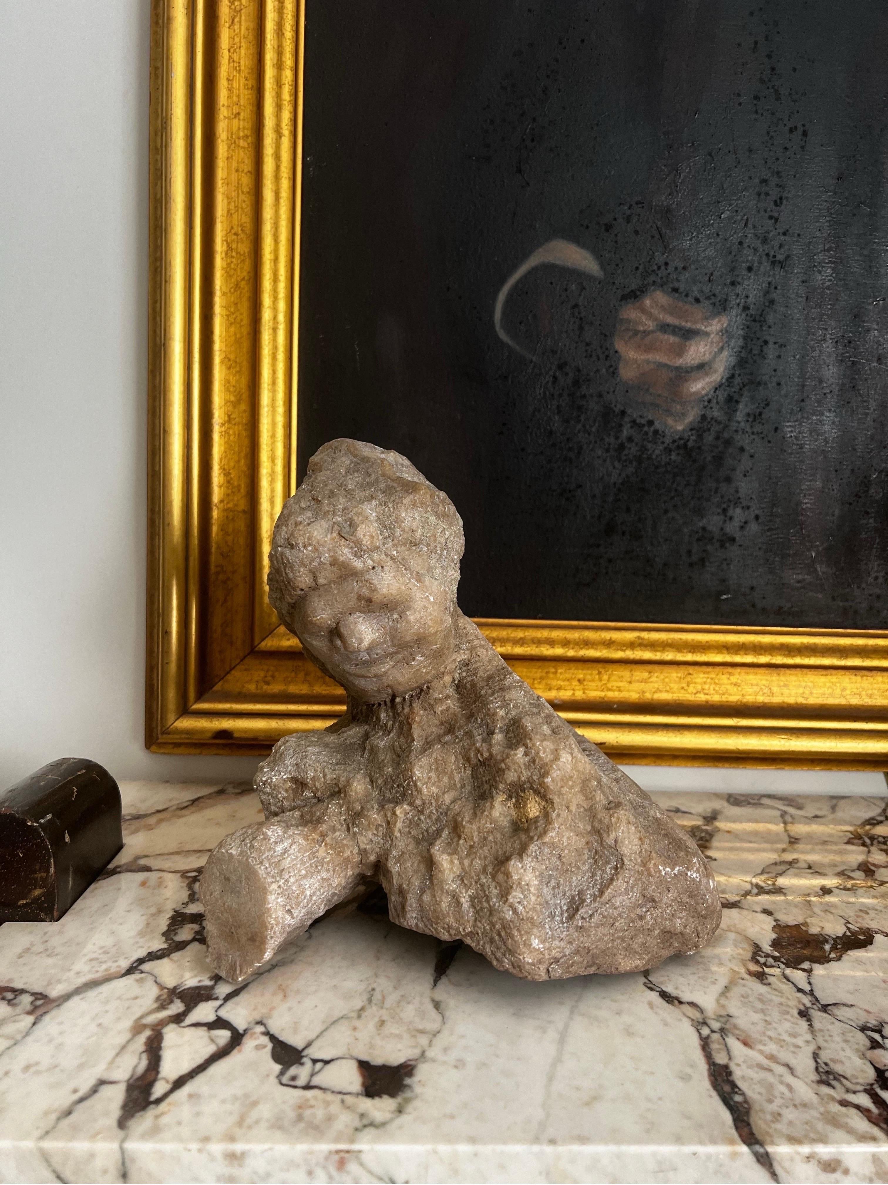 Fragmento de estatua de piedra tallada - Modernista/Primitivo en venta 4