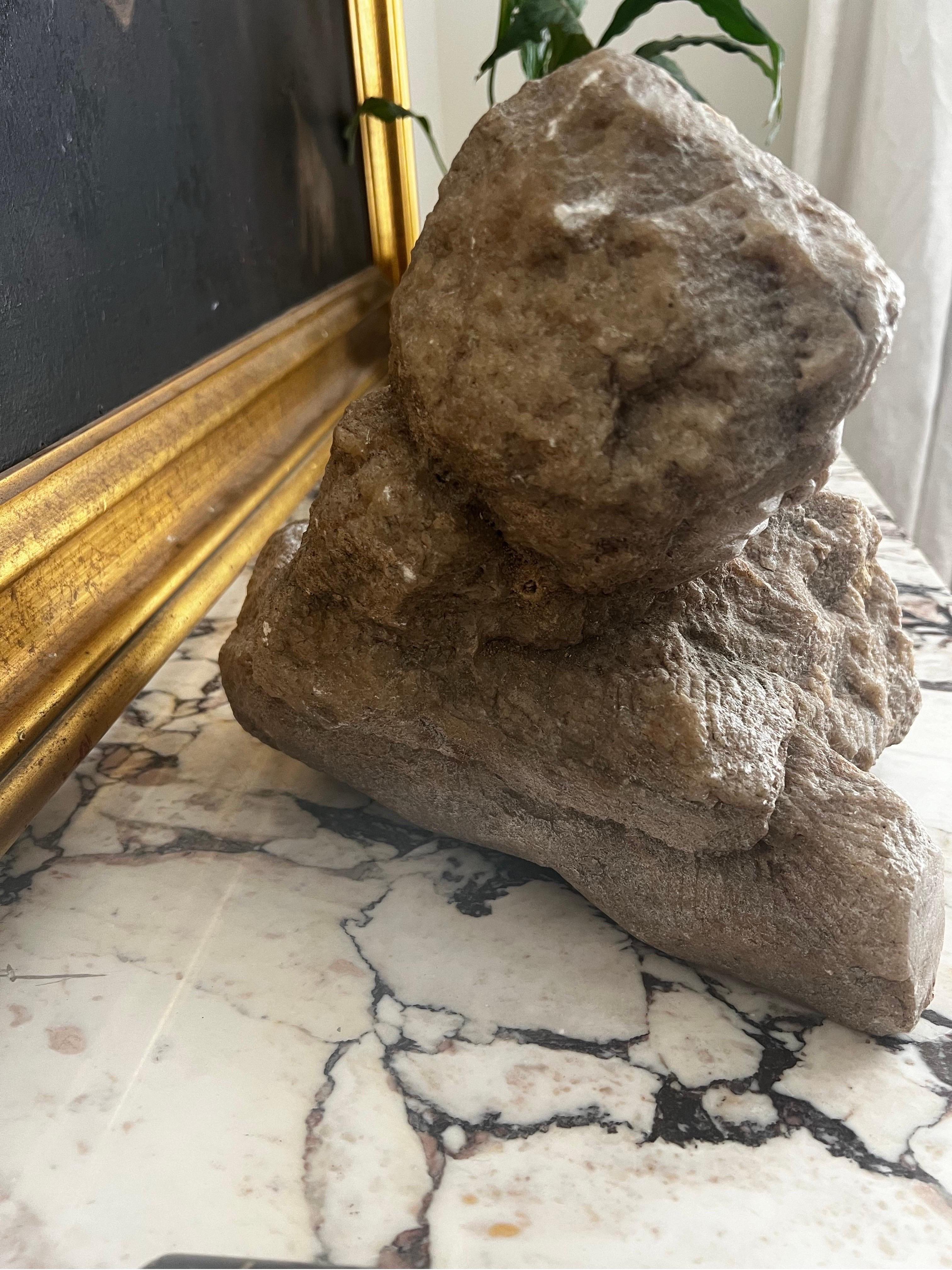Fragmento de estatua de piedra tallada - Modernista/Primitivo siglo XIX en venta