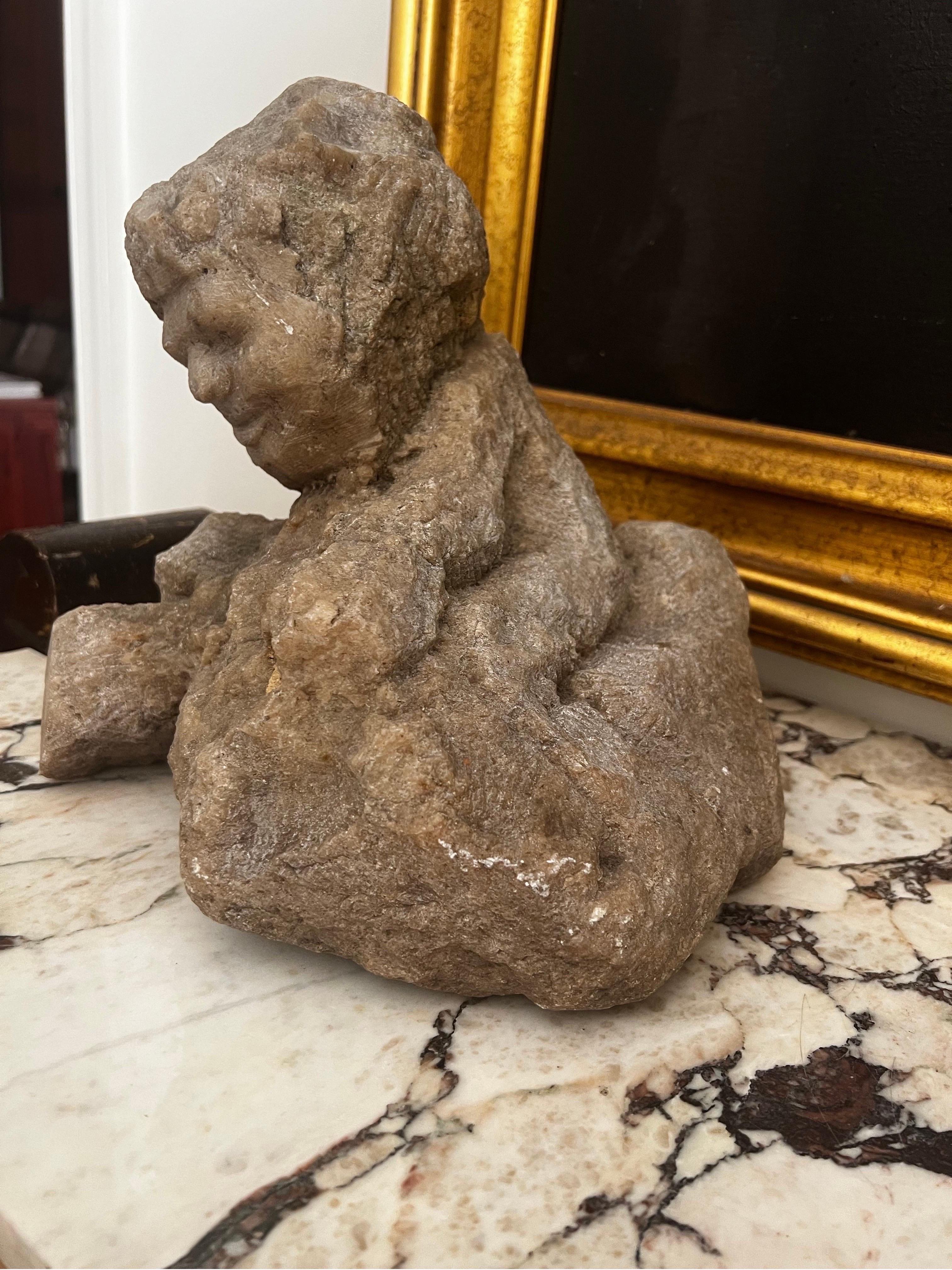 Fragmento de estatua de piedra tallada - Modernista/Primitivo Mármol en venta