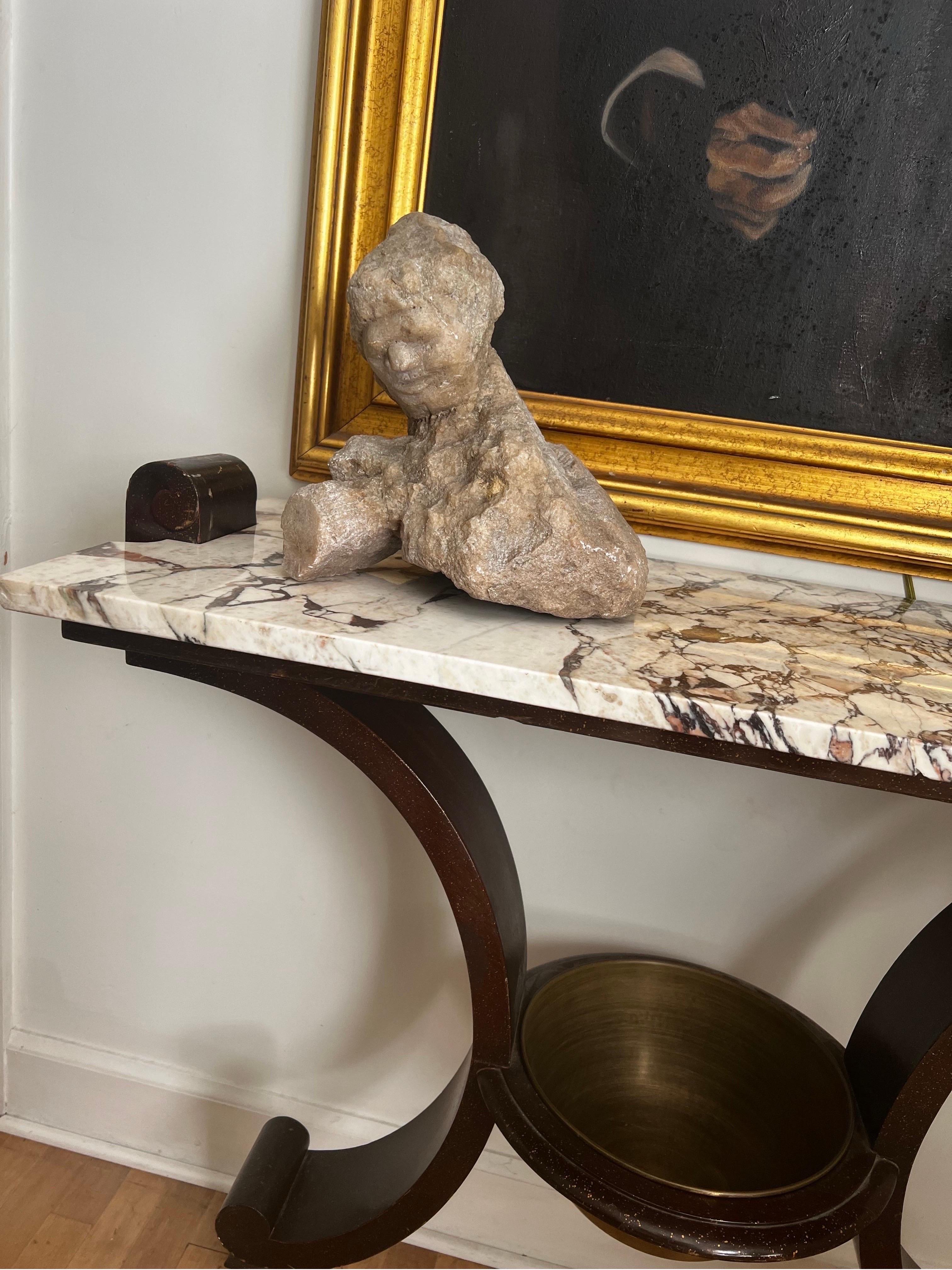Fragmento de estatua de piedra tallada - Modernista/Primitivo en venta 2