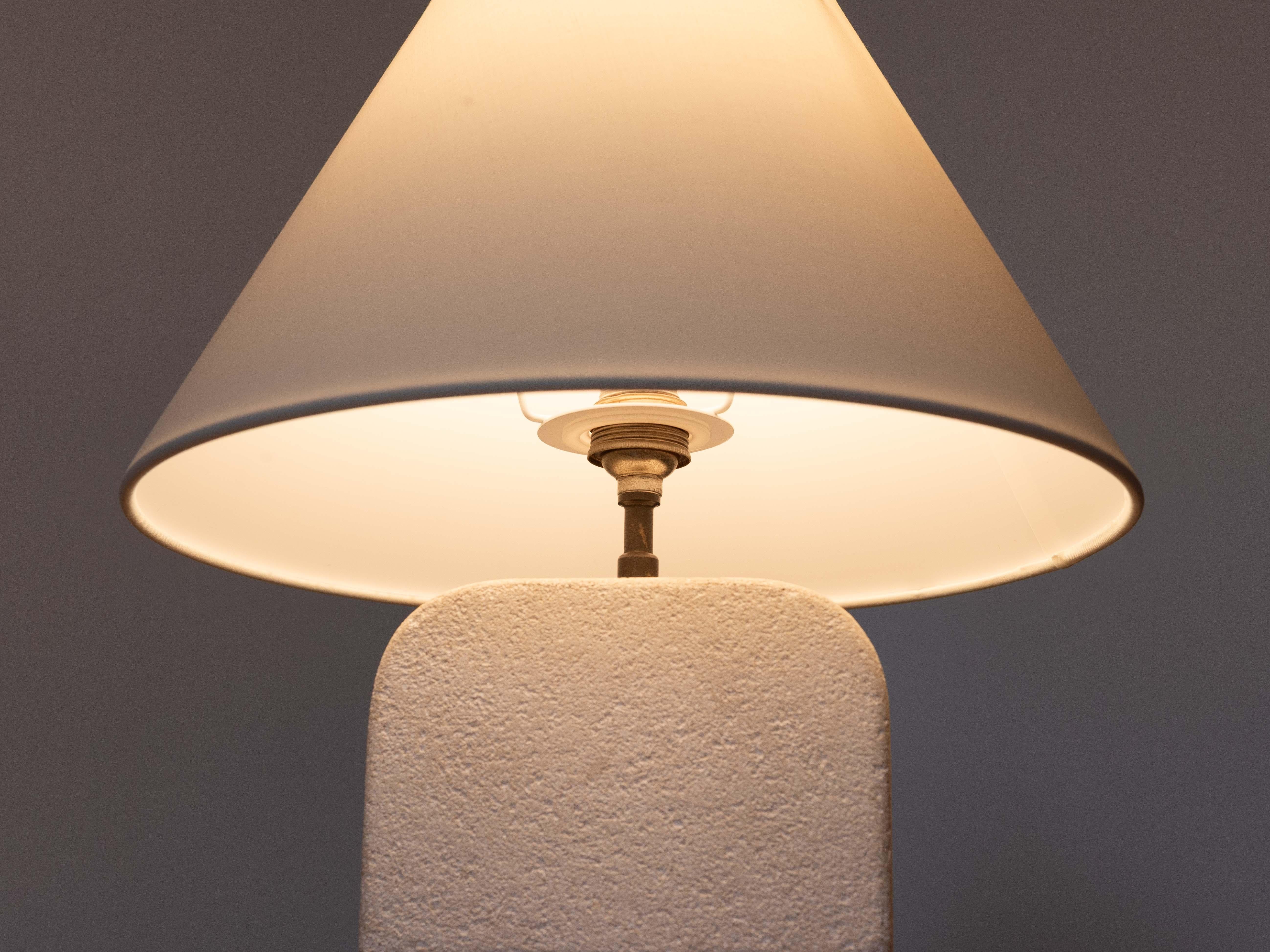 Lampada da tavolo in pietra intagliata, lampada moderna di metà secolo in pietra calcarea, Costa Azzurra anni '70 in vendita 1