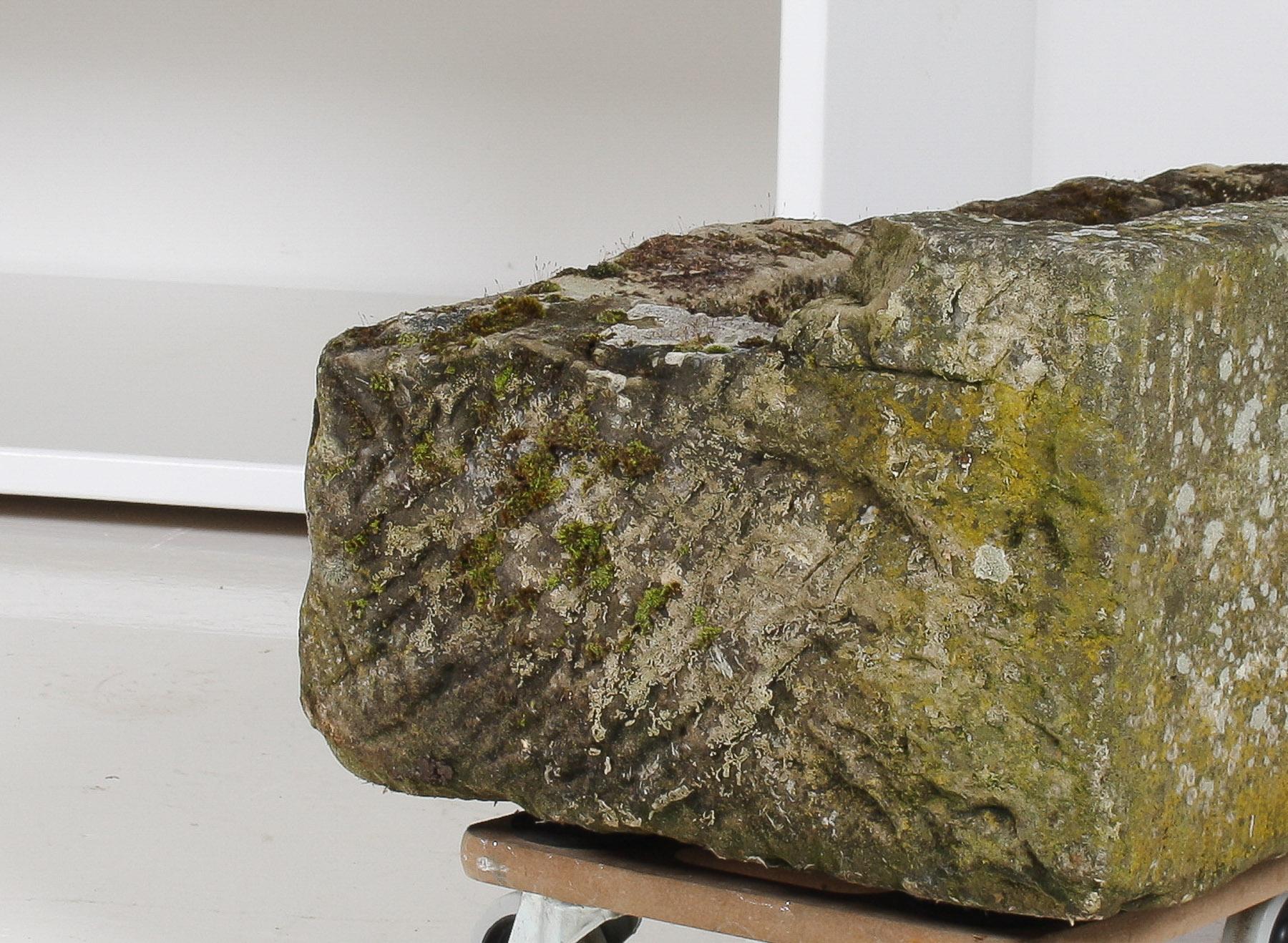 Jardinera de piedra tallada Arenisca envejecida Fuente de jardín en venta 2