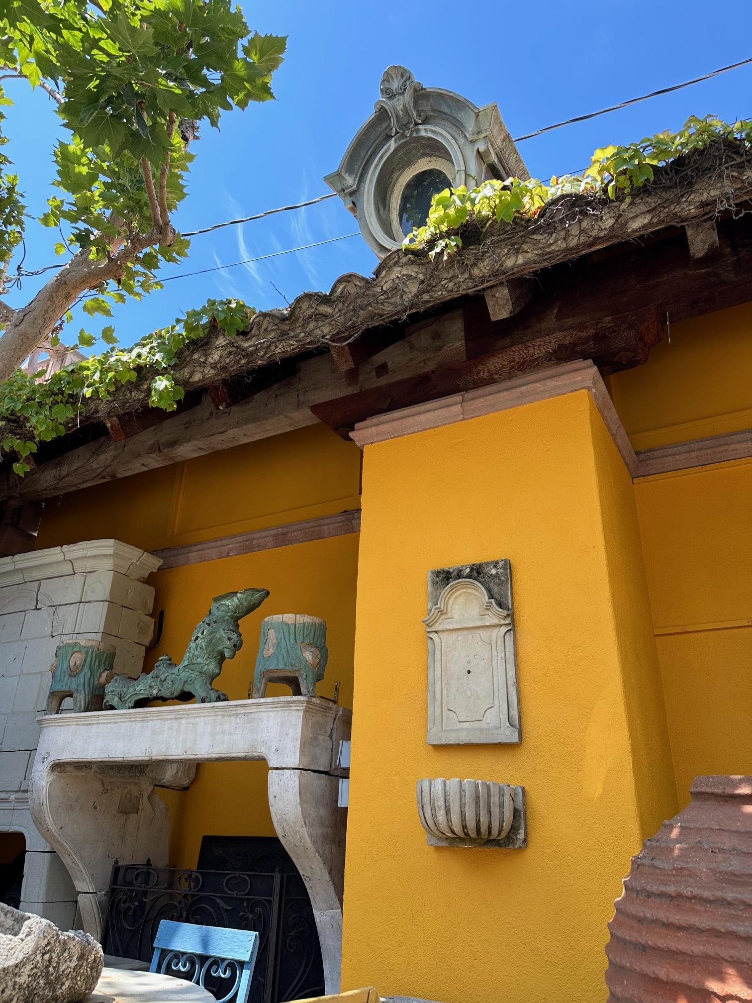 Français A Stone Wall mount Fountain Sink Basin Bowl Farm Rustic water feature LA CA en vente
