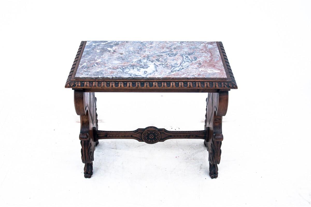 Carved table with marble top
Made in France in circa 1930
Very good condition
Measures: H. 57 cm W. 70 cm D. 44.5 cm.