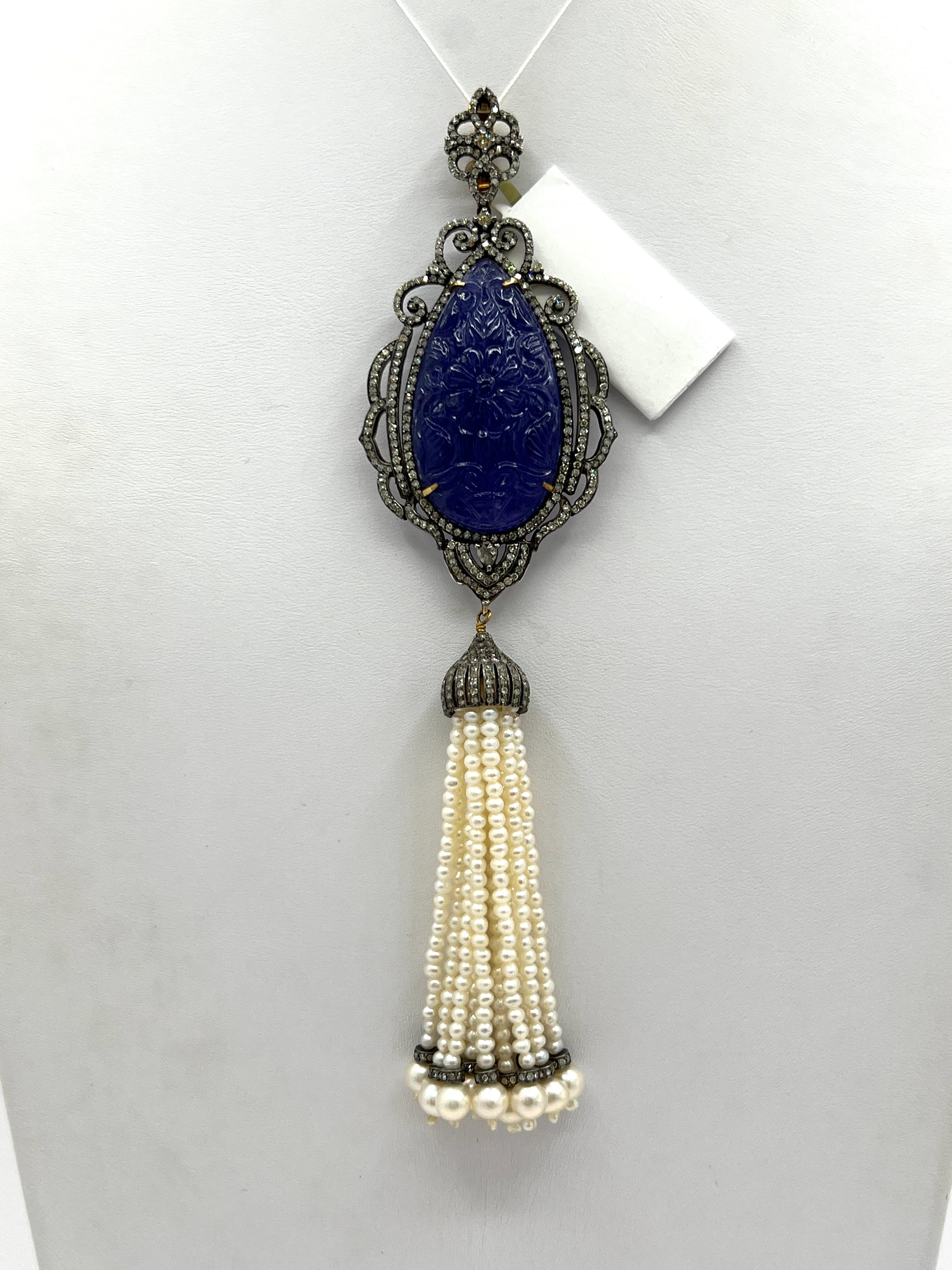da uomo o donna Ciondolo con pera di tanzanite intagliata, diamante bianco e perla bianca in oro 14k in vendita