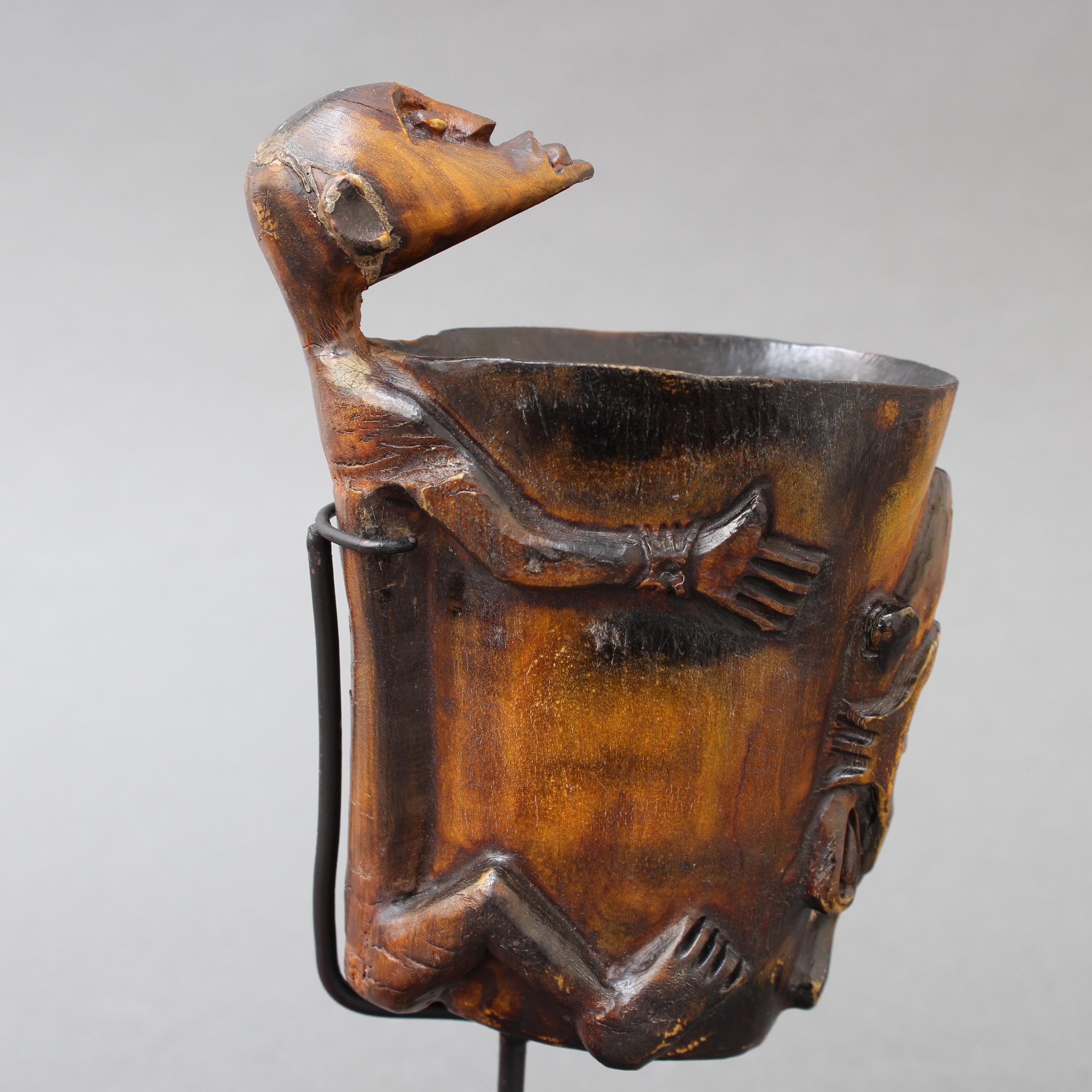 Carved Tattoo Ink Pot from Timor Island, Indonesia 'circa 1940s-1950s' In Fair Condition For Sale In London, GB