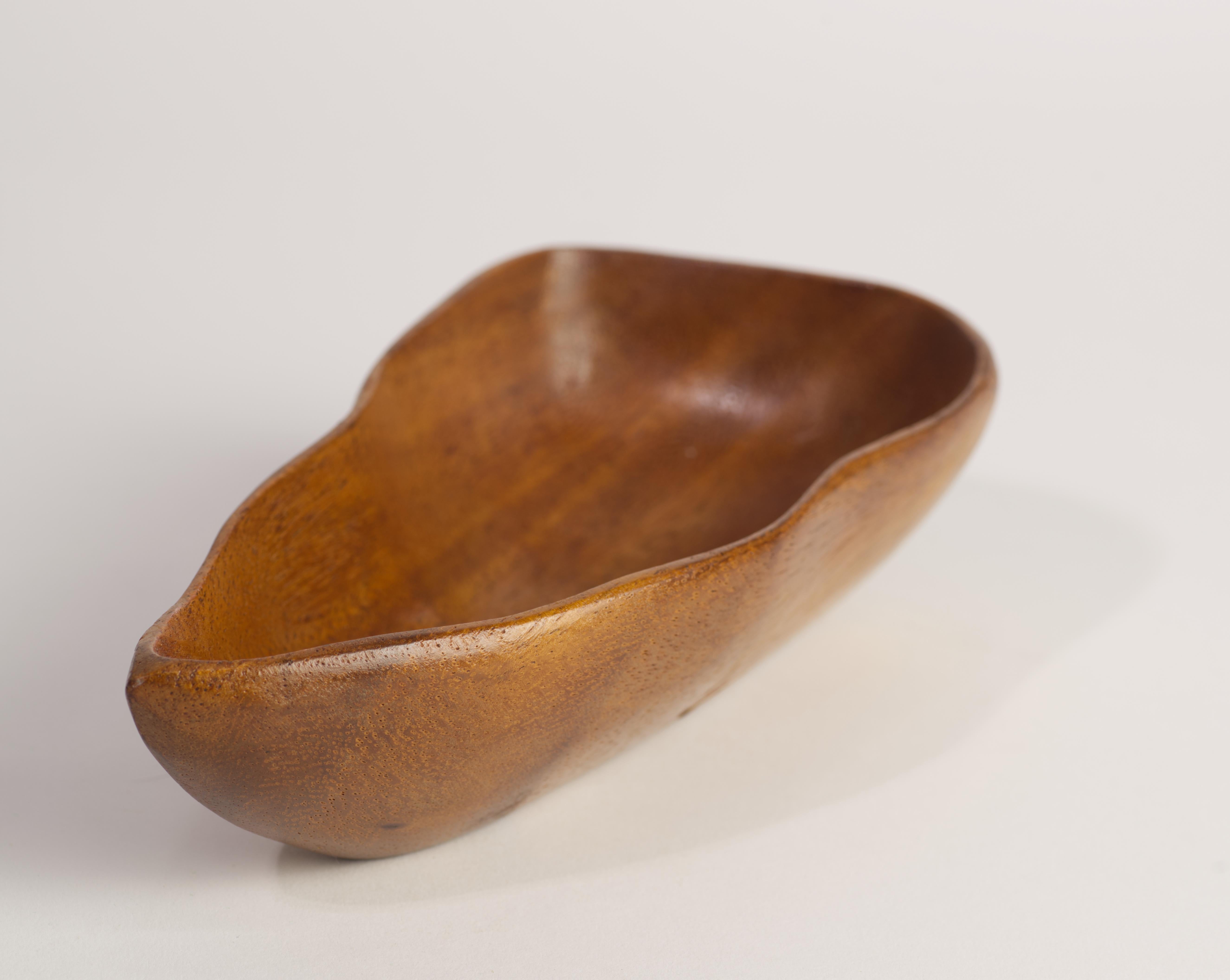 Hand-Crafted Carved Taverneau Bowl in Style of Arthur Umanoff, Mid Century Modern For Sale
