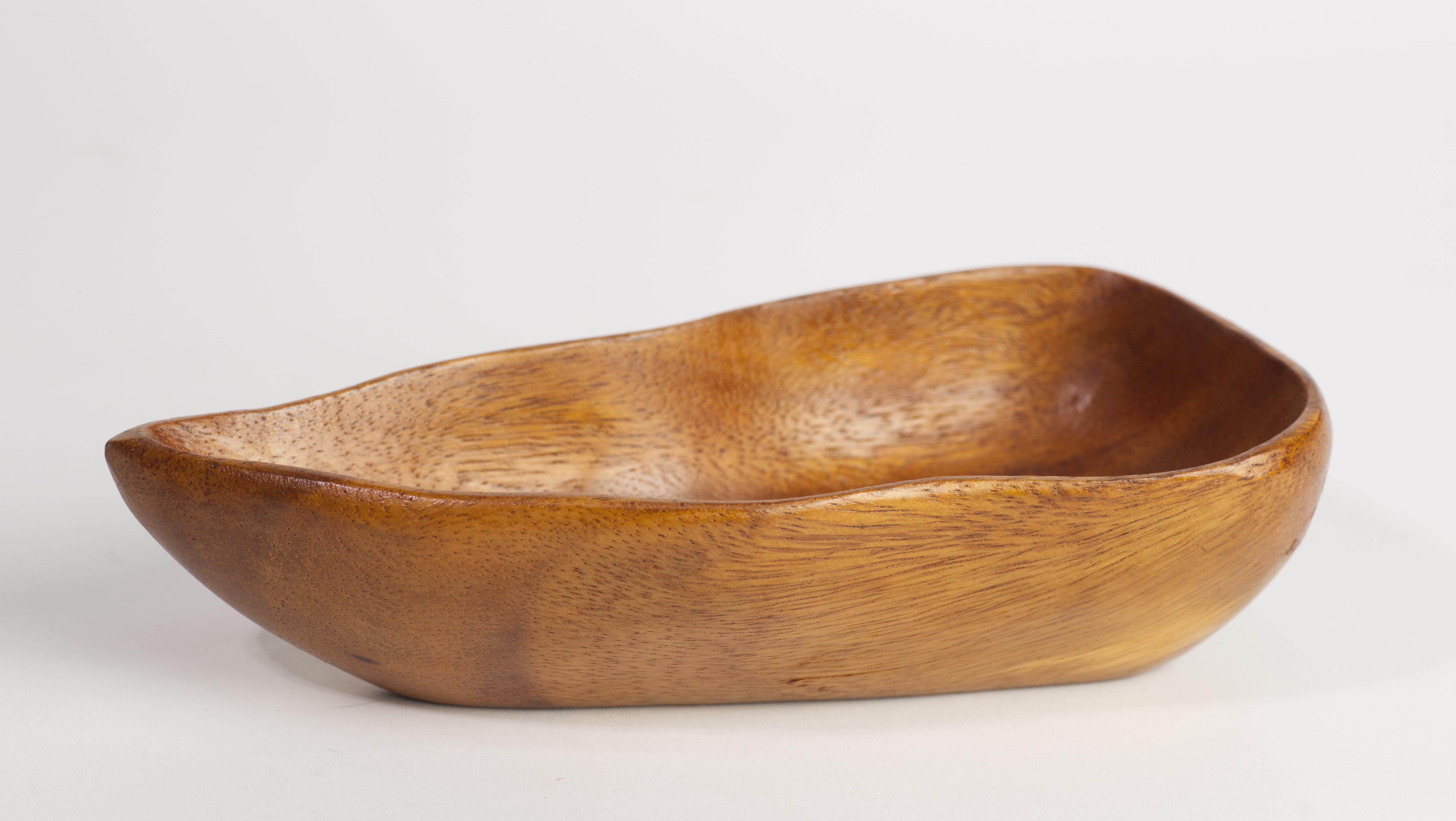 Carved Taverneau Bowl in Style of Arthur Umanoff, Mid Century Modern In Good Condition For Sale In Clifton Springs, NY