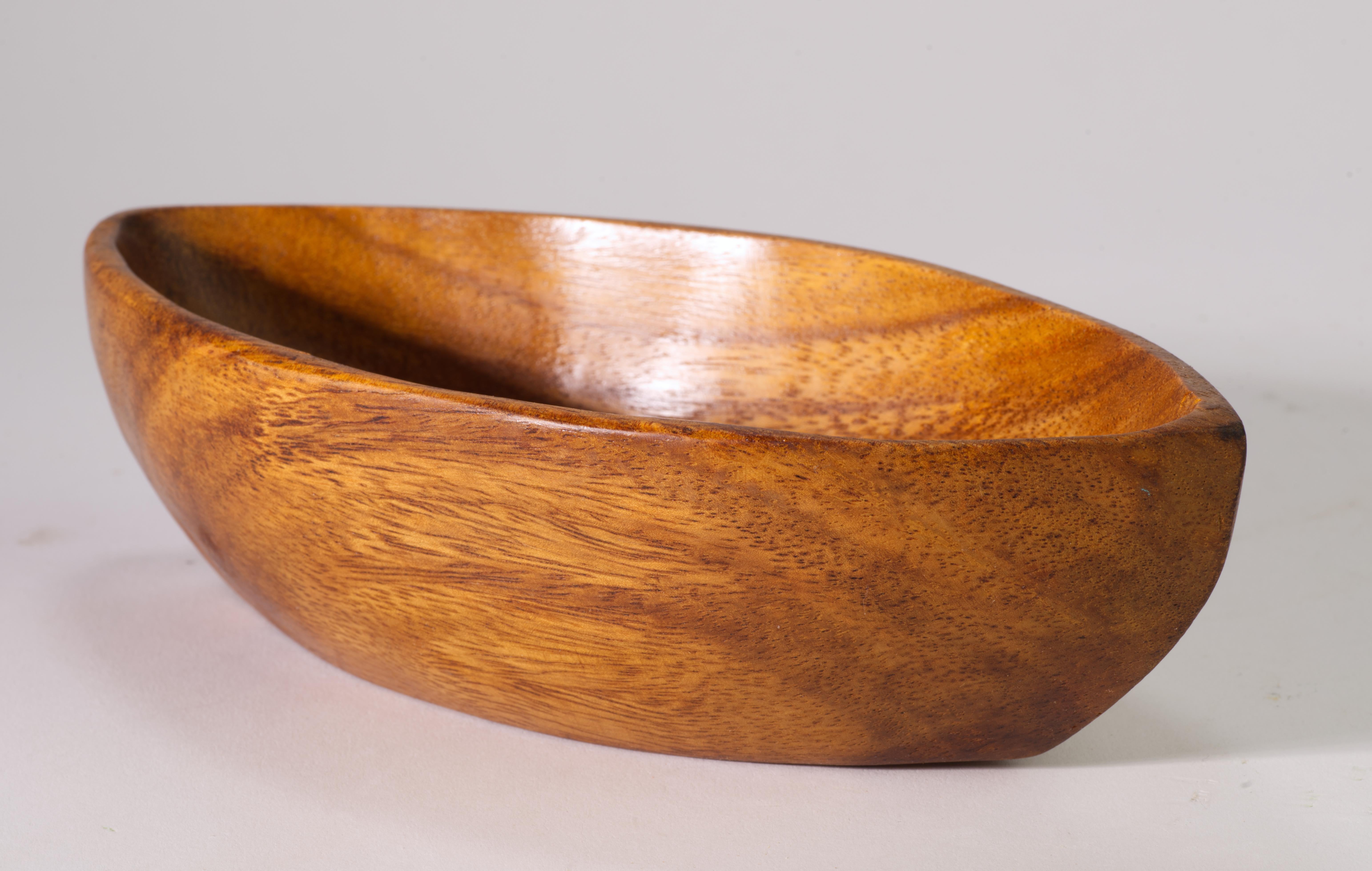 Hand-Carved Carved Taverneau Bowl in Style of Arthur Umanoff, Mid Century Modern