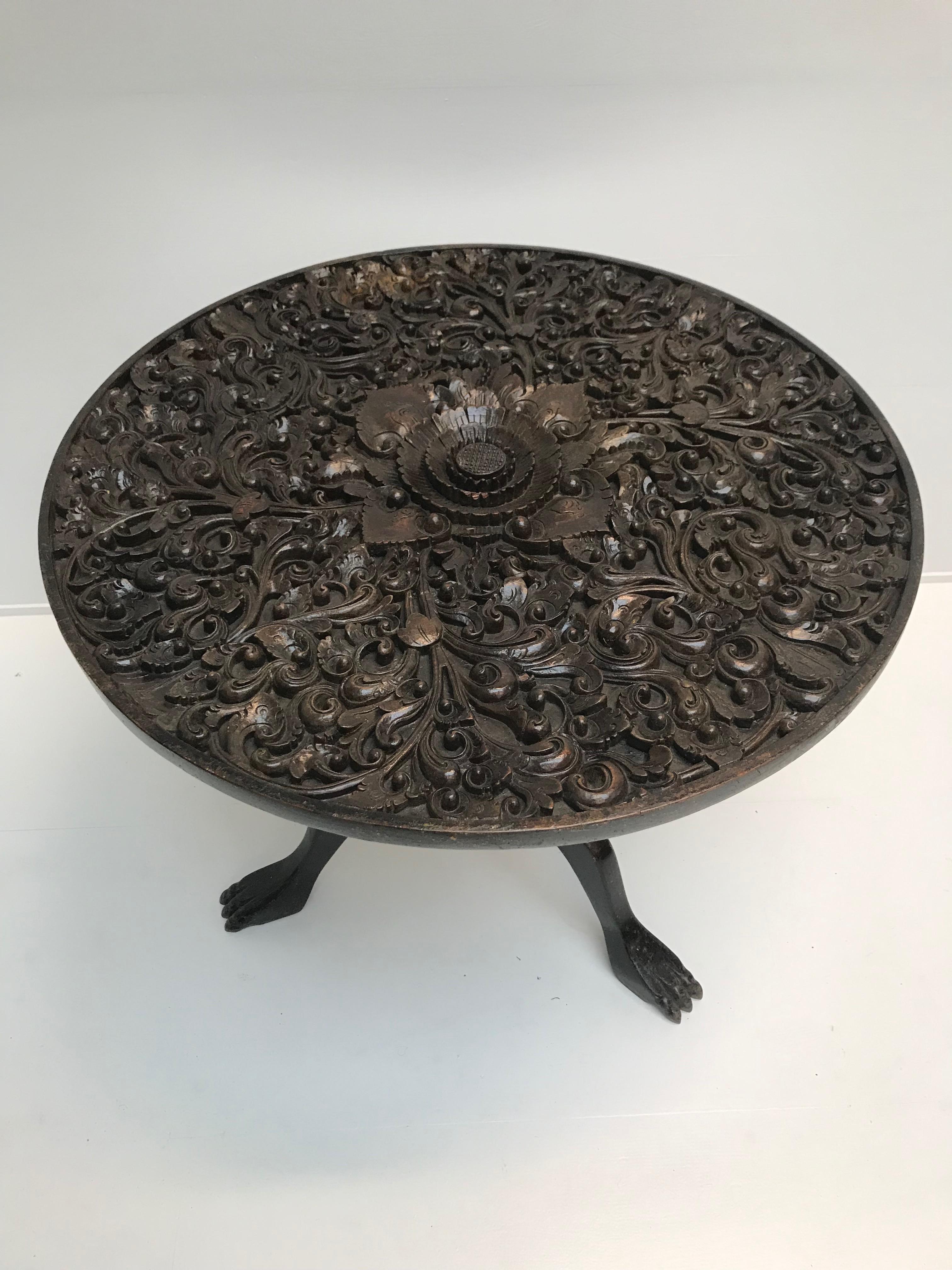 Exceptional carved tripod table
Teak wood
South East Asia, Bali
Nice flower carving in the traditional style.