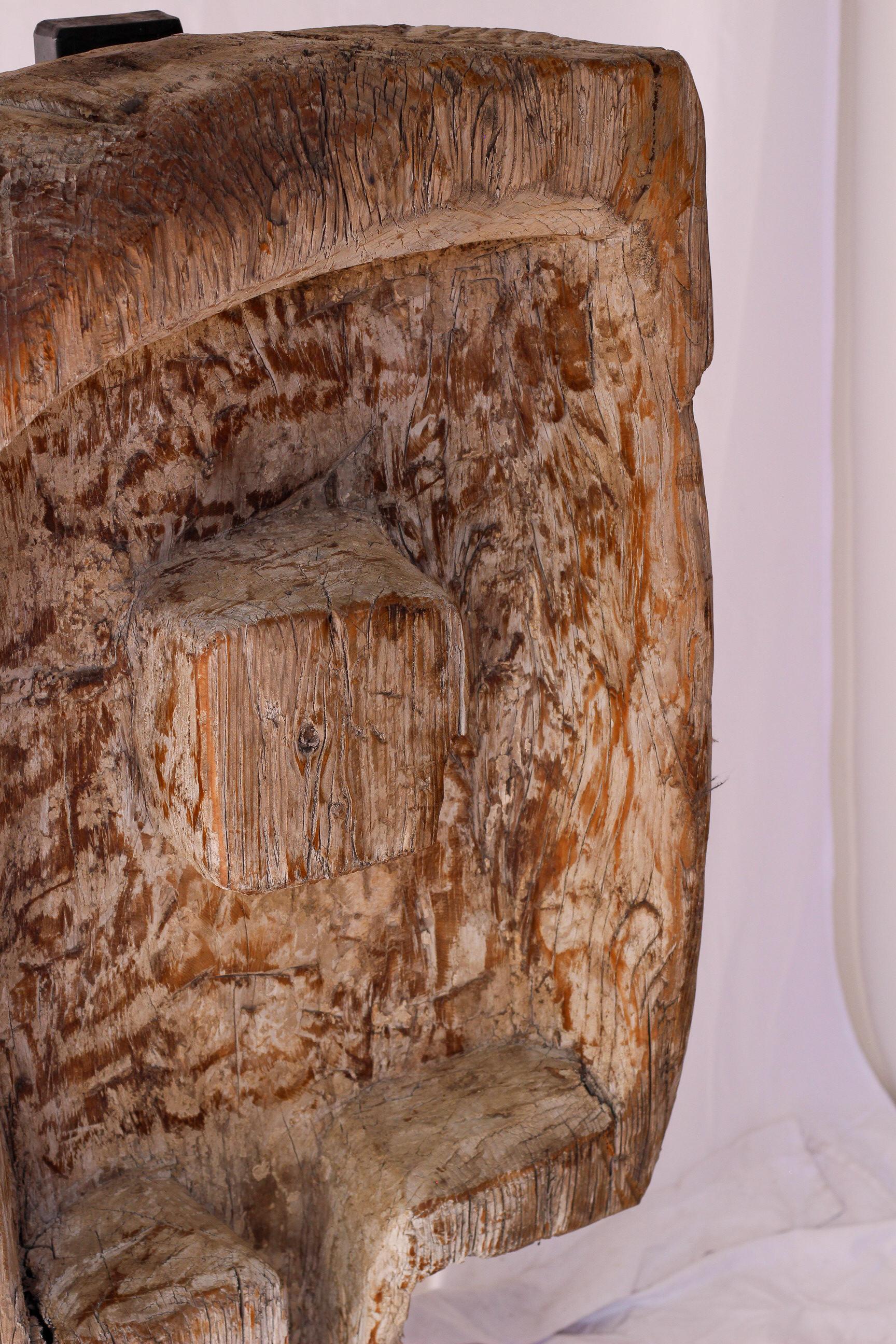 Intagliato a mano Scultura in teak intagliato in vendita