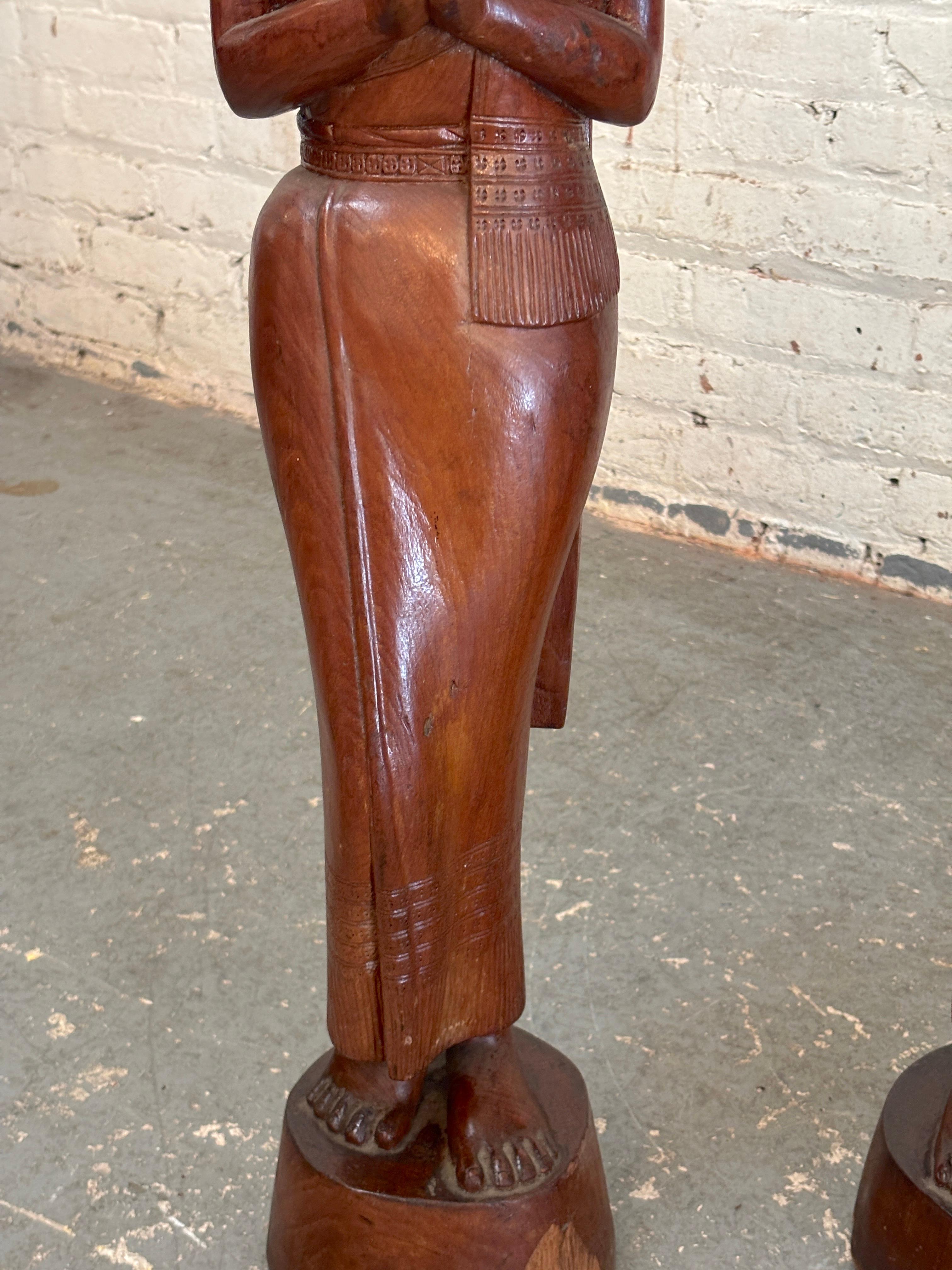Sawasdee donna in legno di teak intagliato in vendita 2