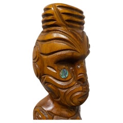 Scultura maori Tekoteko intagliata