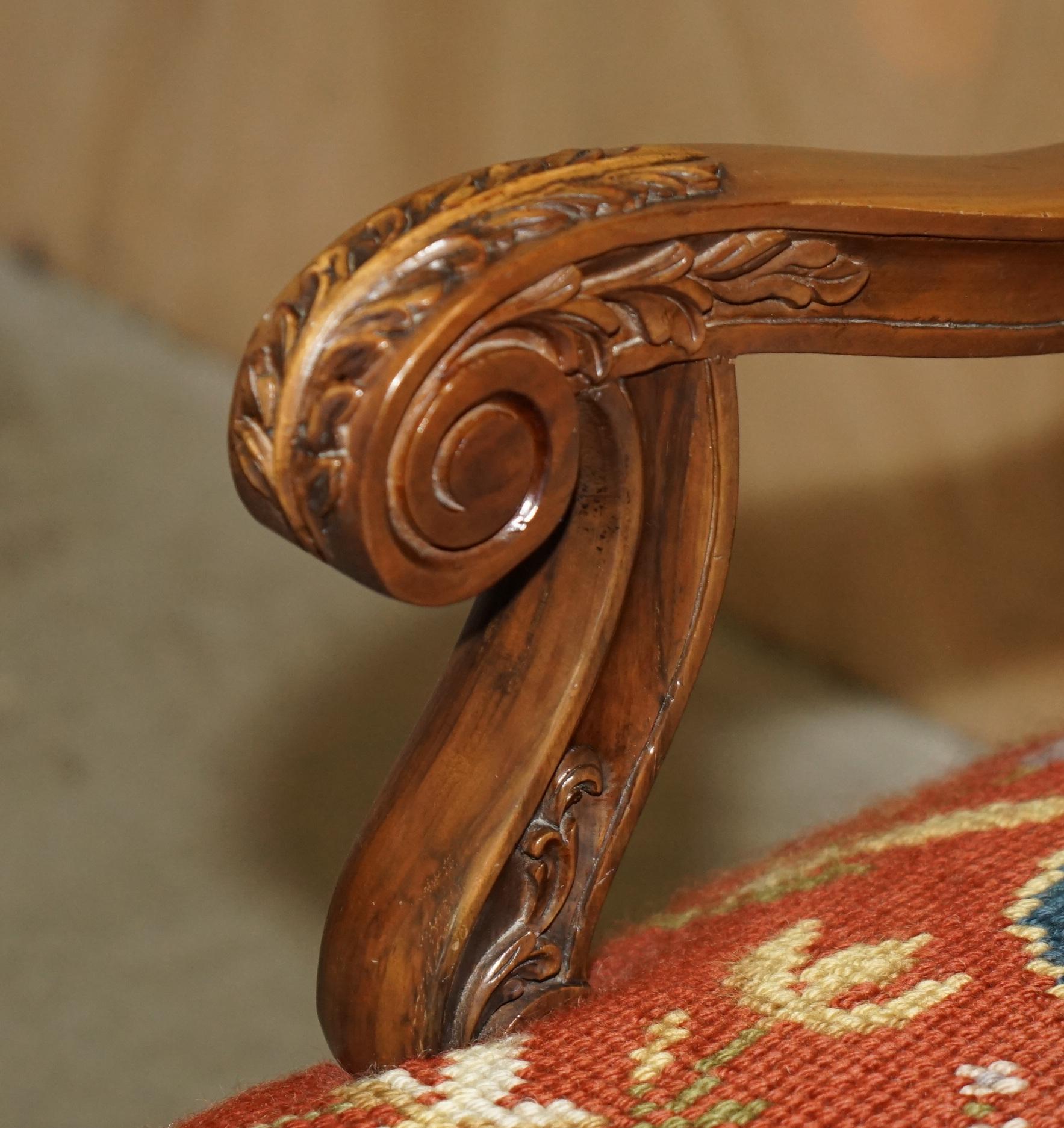 20th Century CARVED THRONE ARMCHAIR & FOOTSTOOL EMBROIDERED ARMORIAL COAT OF ARMS FABRiC For Sale