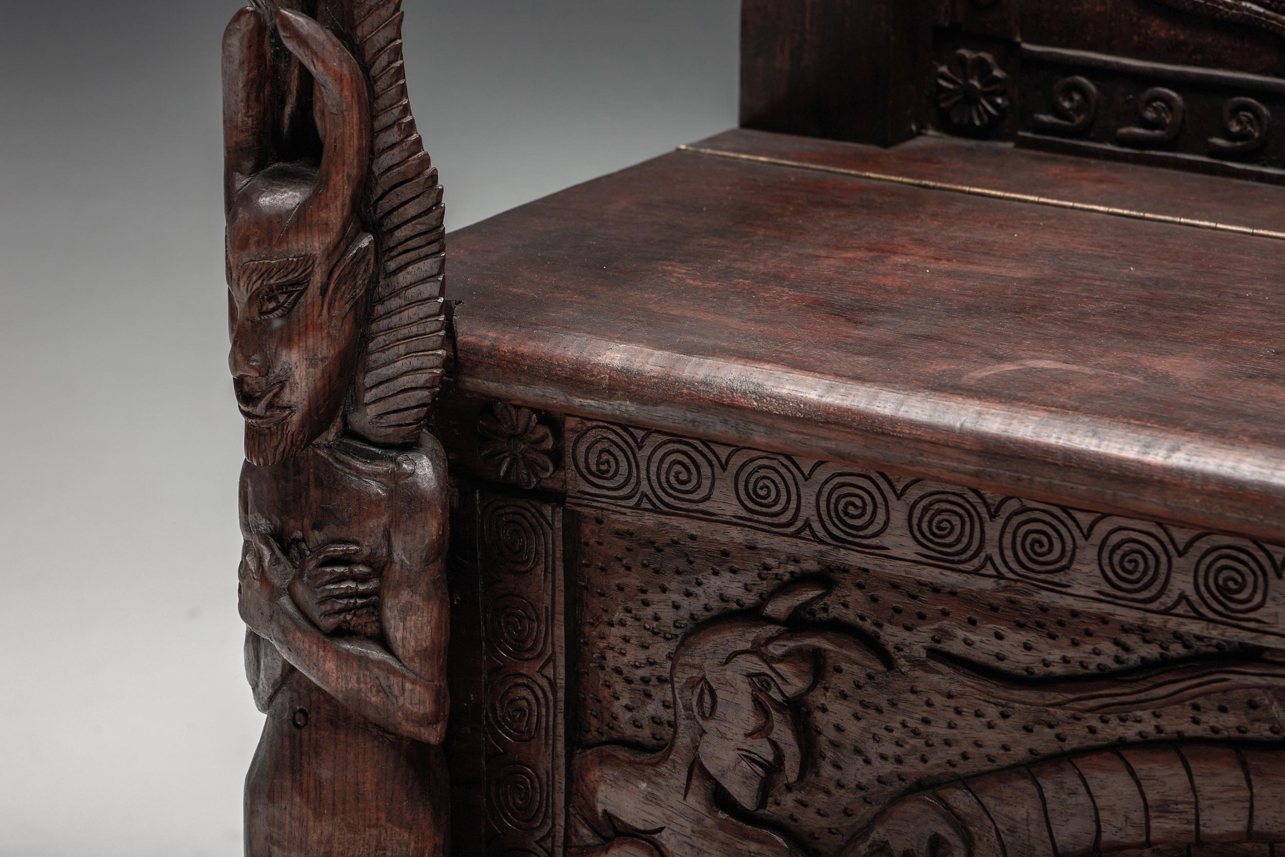 Geschnitzte Thronsessel mit Reliefdesign aus Holz, 20. Jahrhundert im Angebot 8