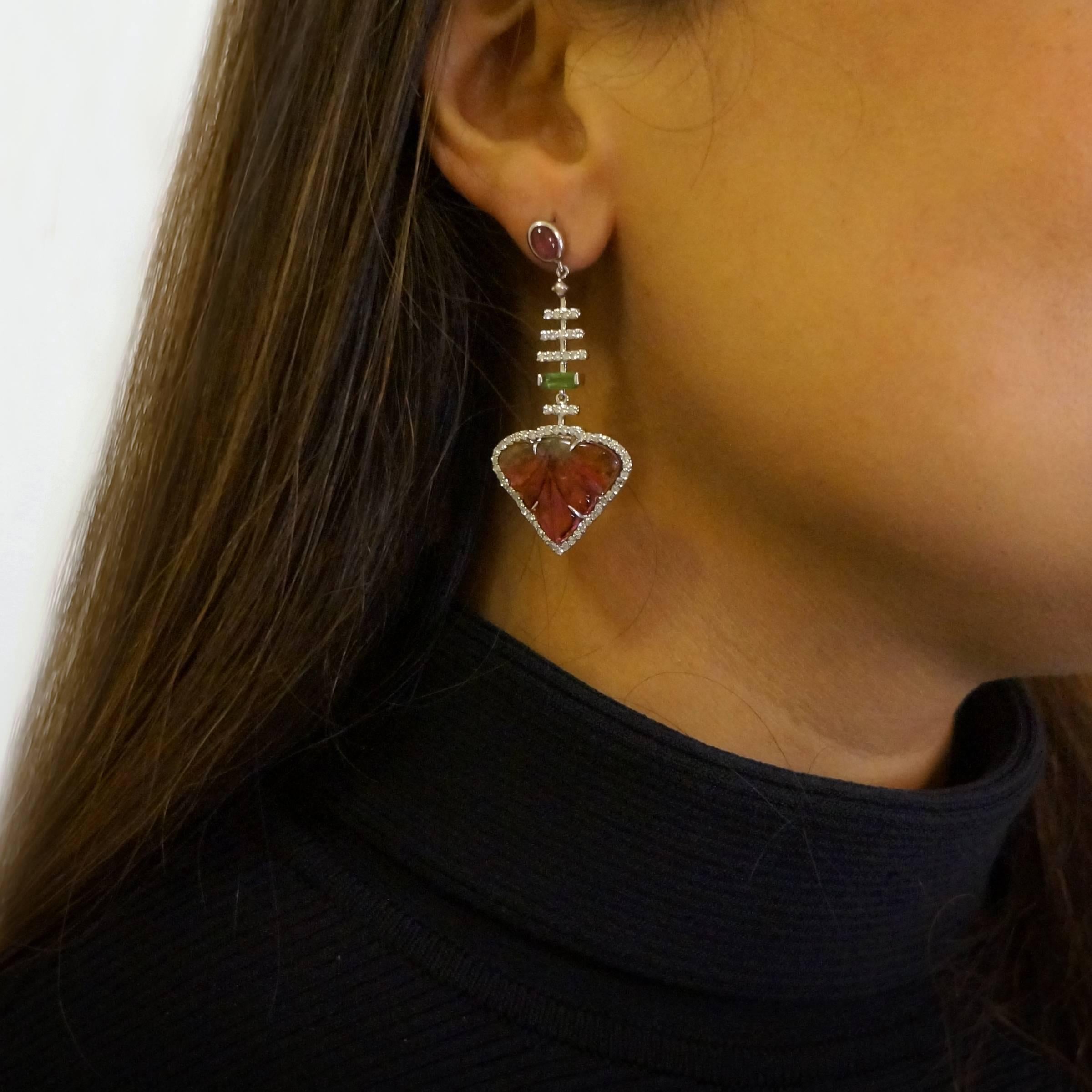 Capturing the stunning qualities of natural gemstones, Ri Noor's Carved Tourmaline Leaf and Diamond Drop Earrings feature a stunning display of artistry and sophistication. The earrings mix shapes and materials in a unique way which makes a special