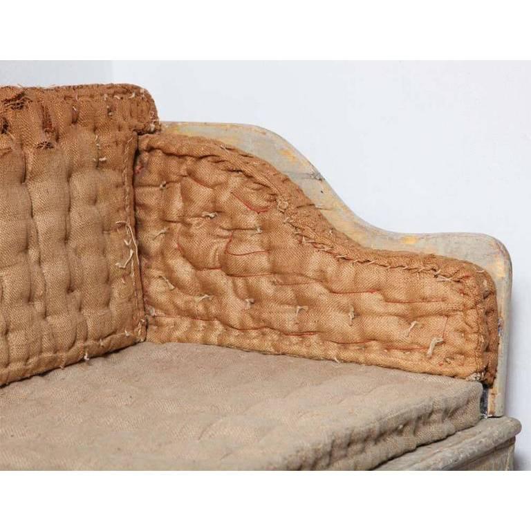 Geschnitztes „Trag Roccoco“-Sofa (Handgeschnitzt) im Angebot
