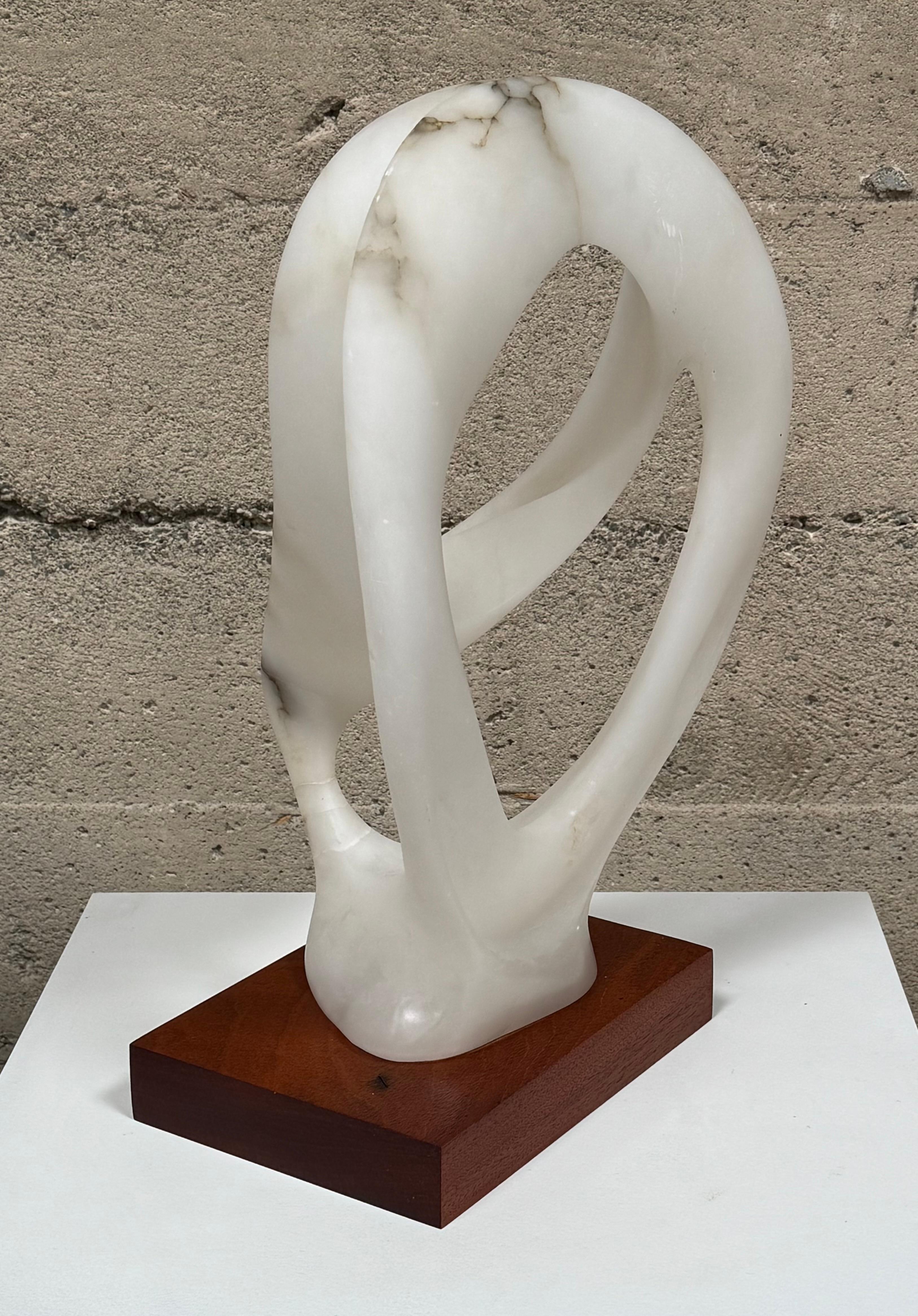 Mid-Century Modern Sculpture abstraite en marbre de Carrare translucide sculpté Circa 1960s en vente