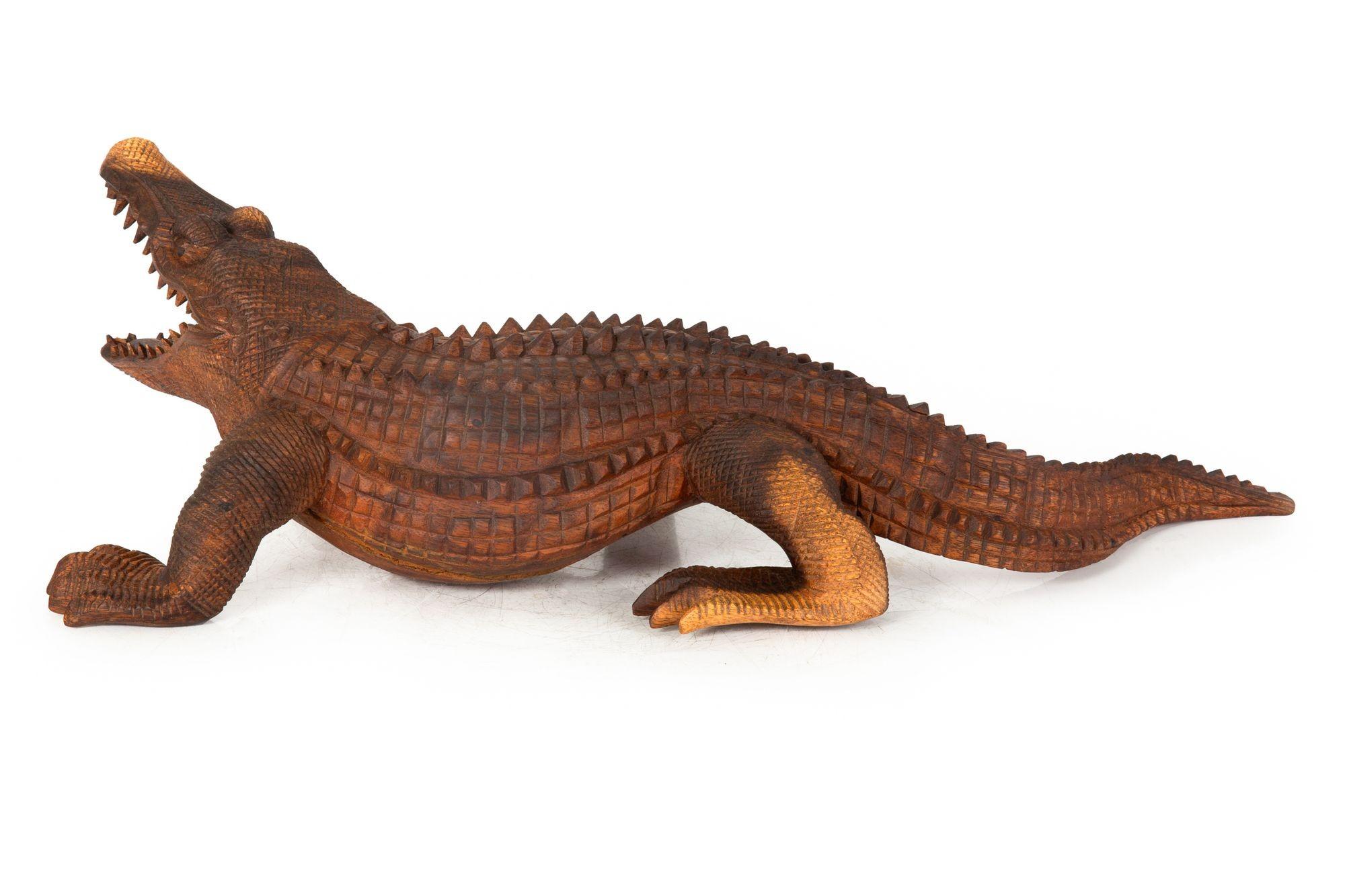Carved Tropical Hardwood Crocodile Alligator Sculpture, 20th century In Good Condition For Sale In Shippensburg, PA