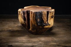 Mesa de canto vivo de madera maciza exótica tallada en tronco ƒ41 de Costantini, Francisco